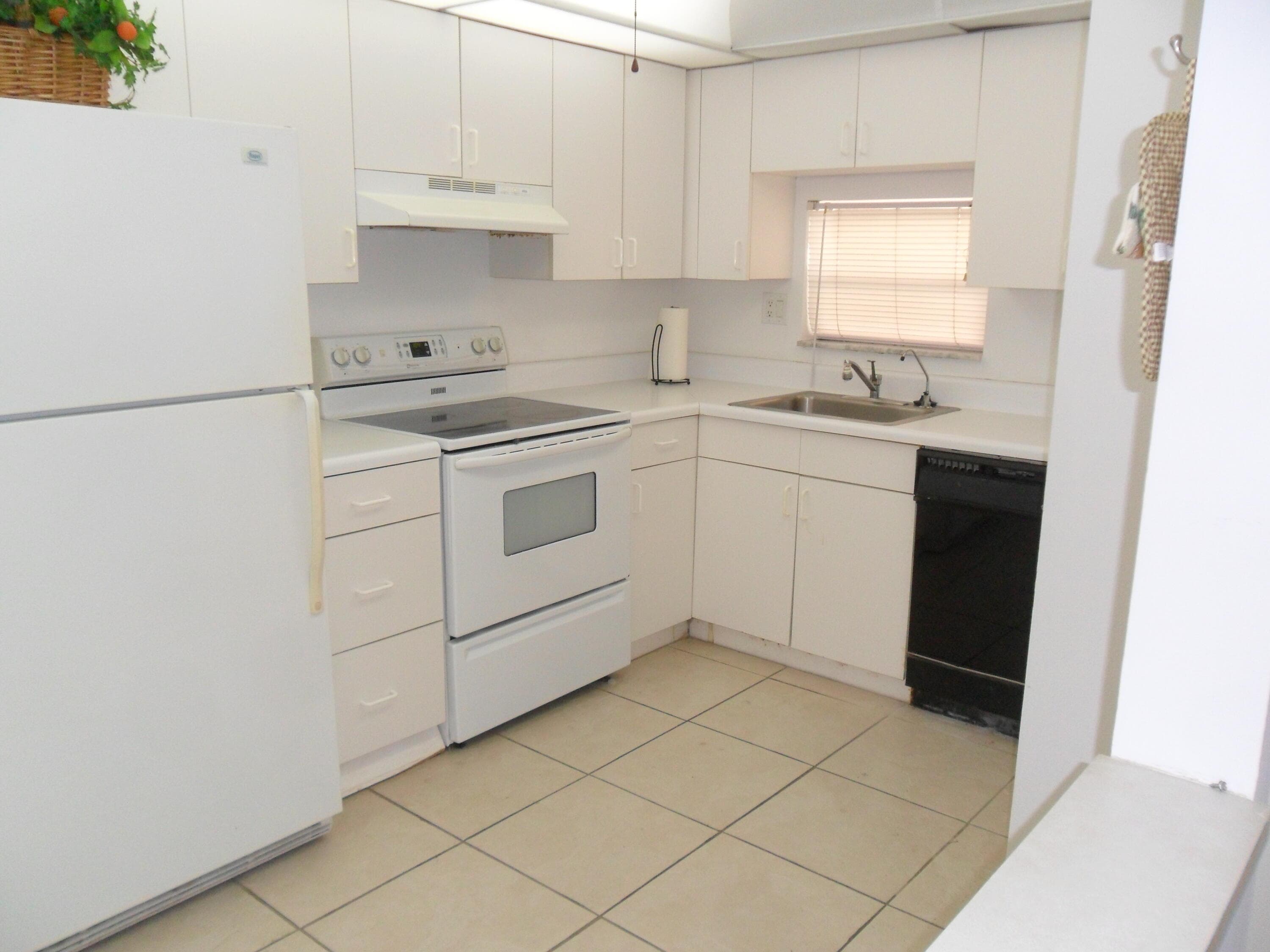 681 S Hollybrook Drive 105, Pembroke Pines, FL 33025 4