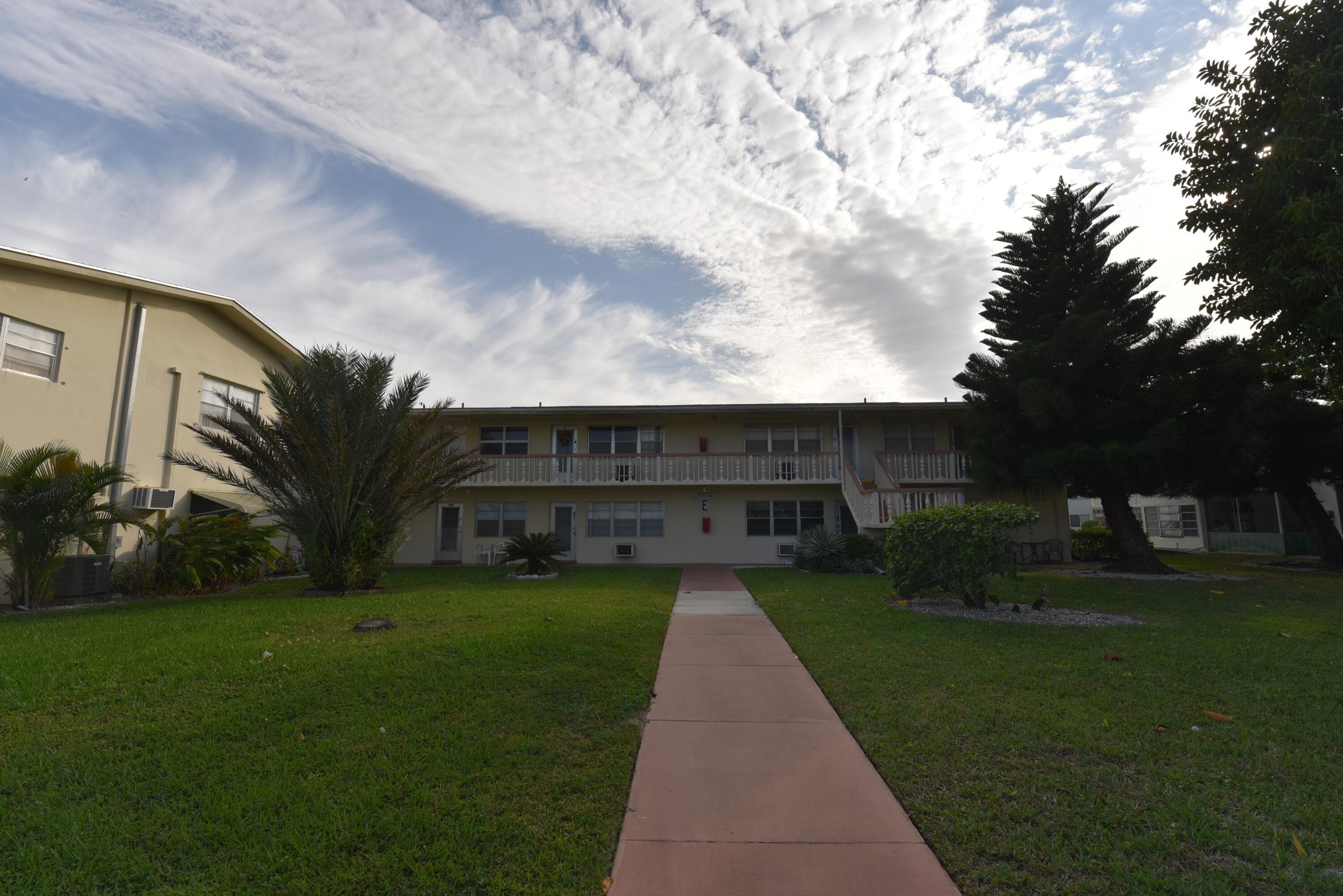 112 Salisbury E, West Palm Beach, FL 33417