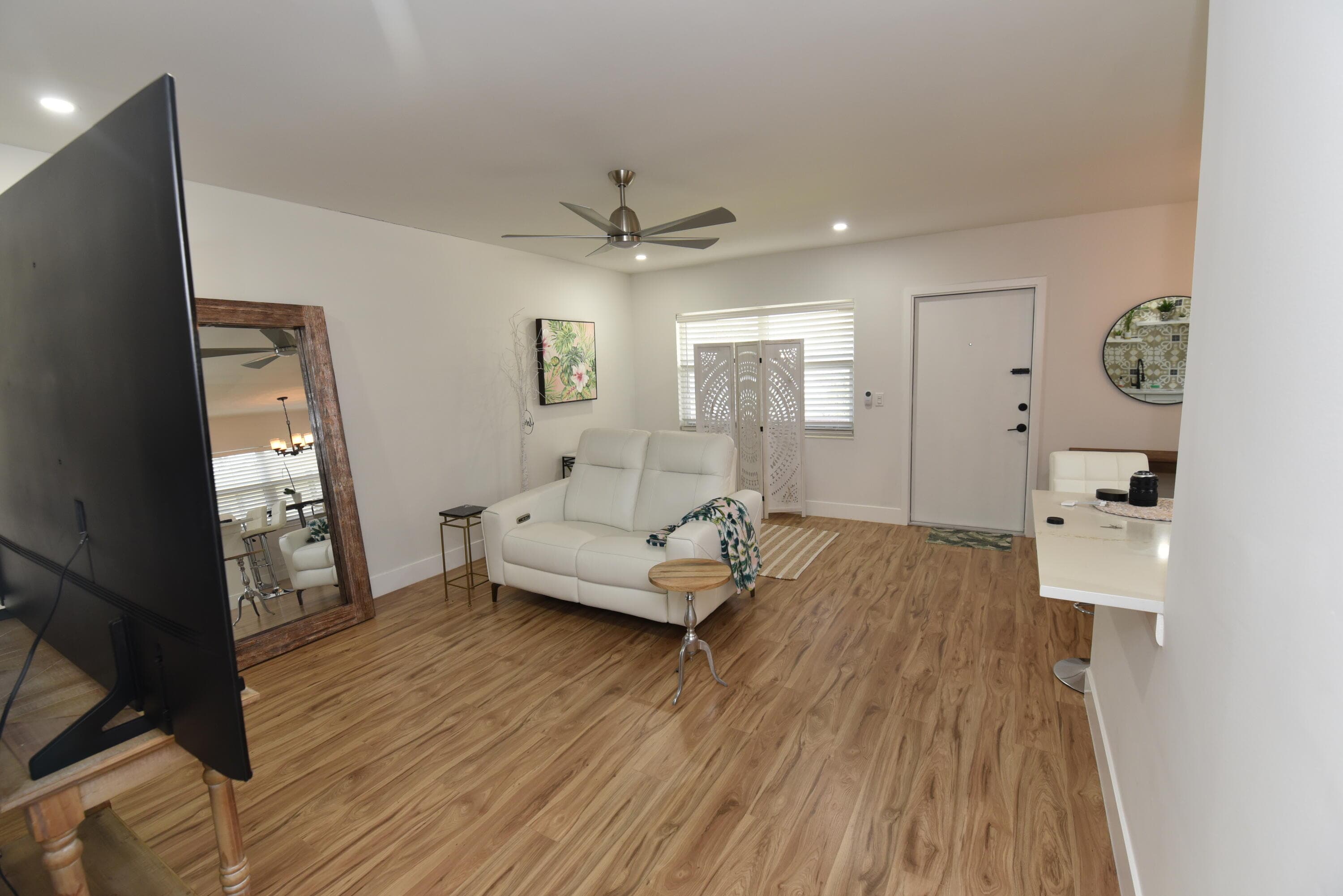 112 Salisbury E, West Palm Beach, FL 33417 8