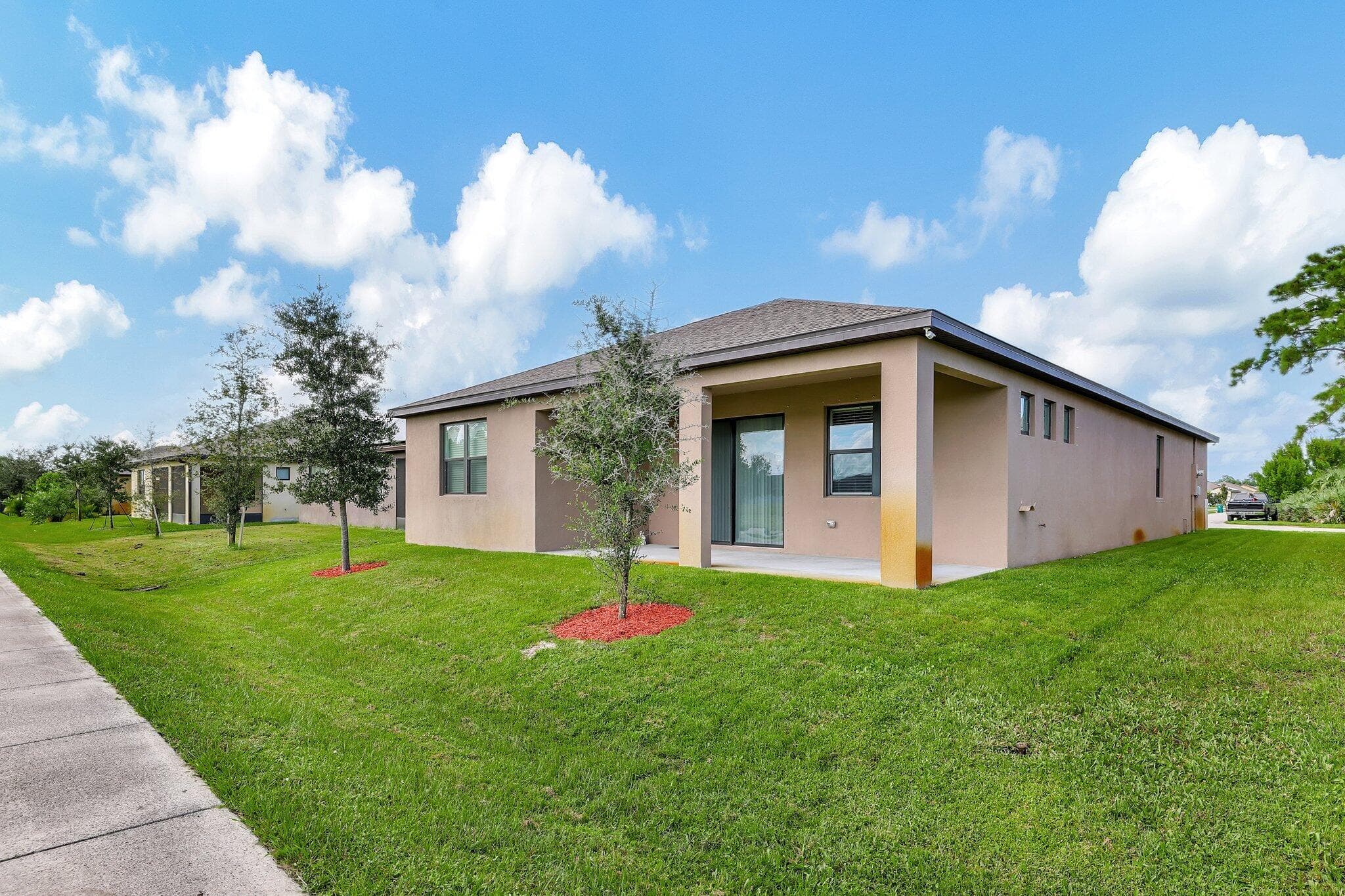 6343 NW Regent Street, Port St. Lucie, FL 34983 3
