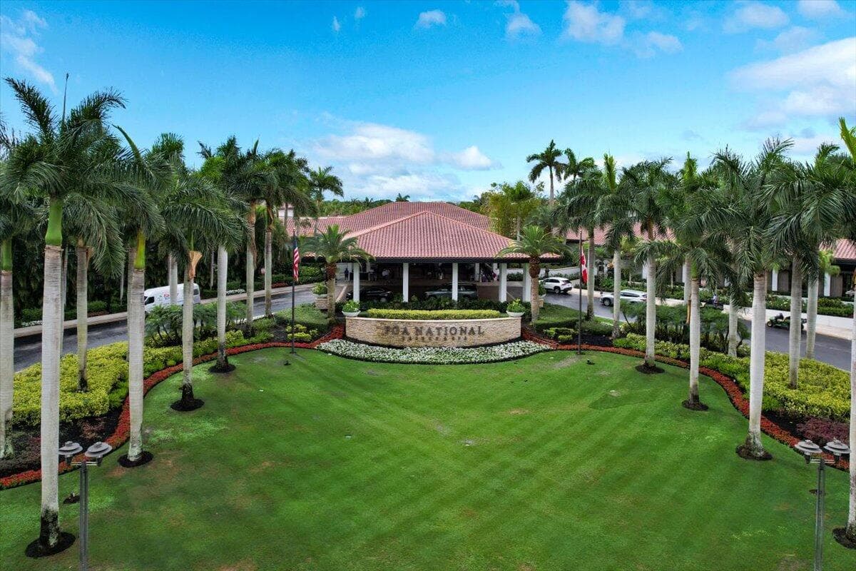 11 Dorchester Circle, Palm Beach Gardens, FL 33418 33