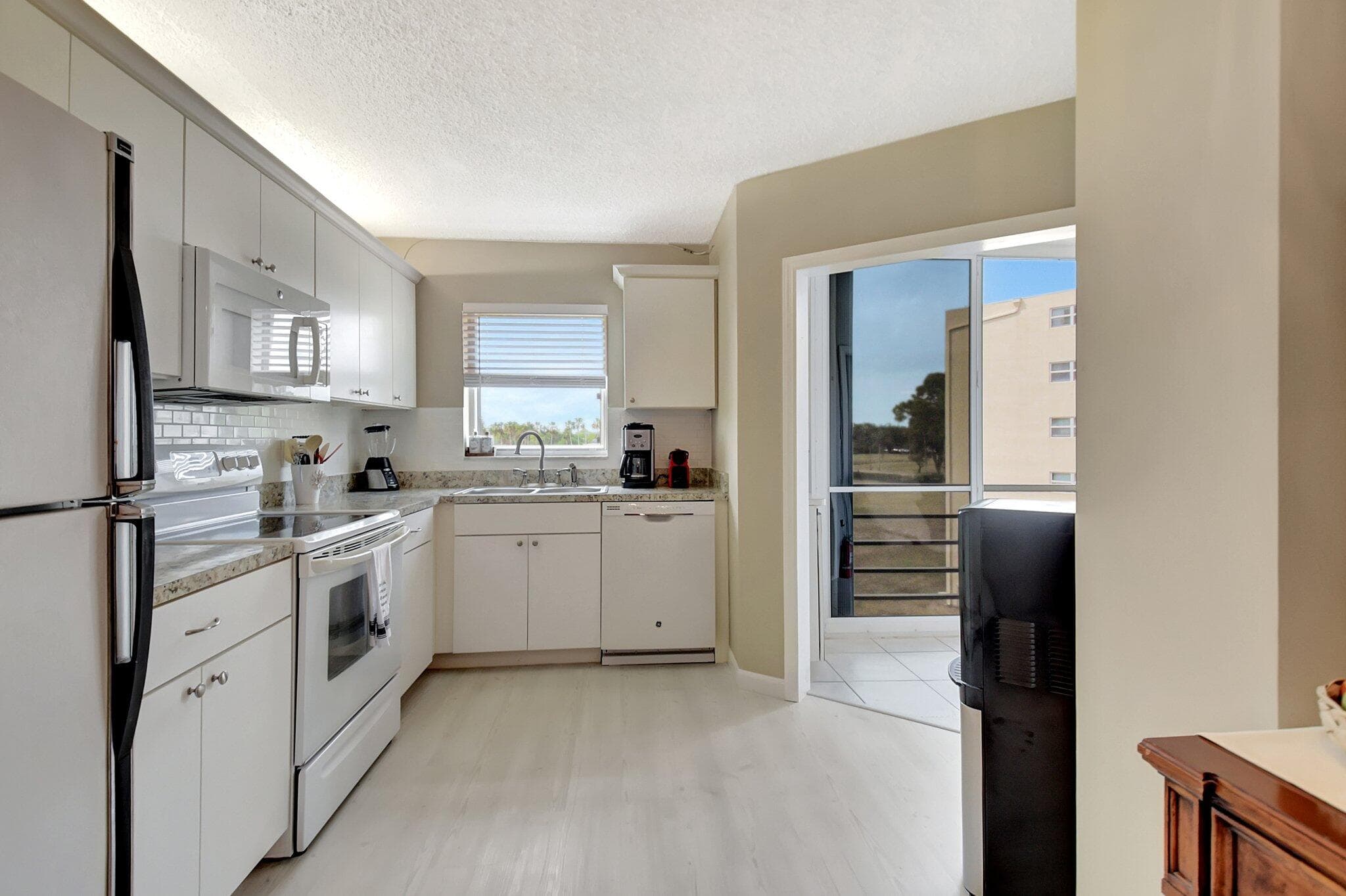 3951 Via Poinciana 415, Lake Worth, FL 33467 13