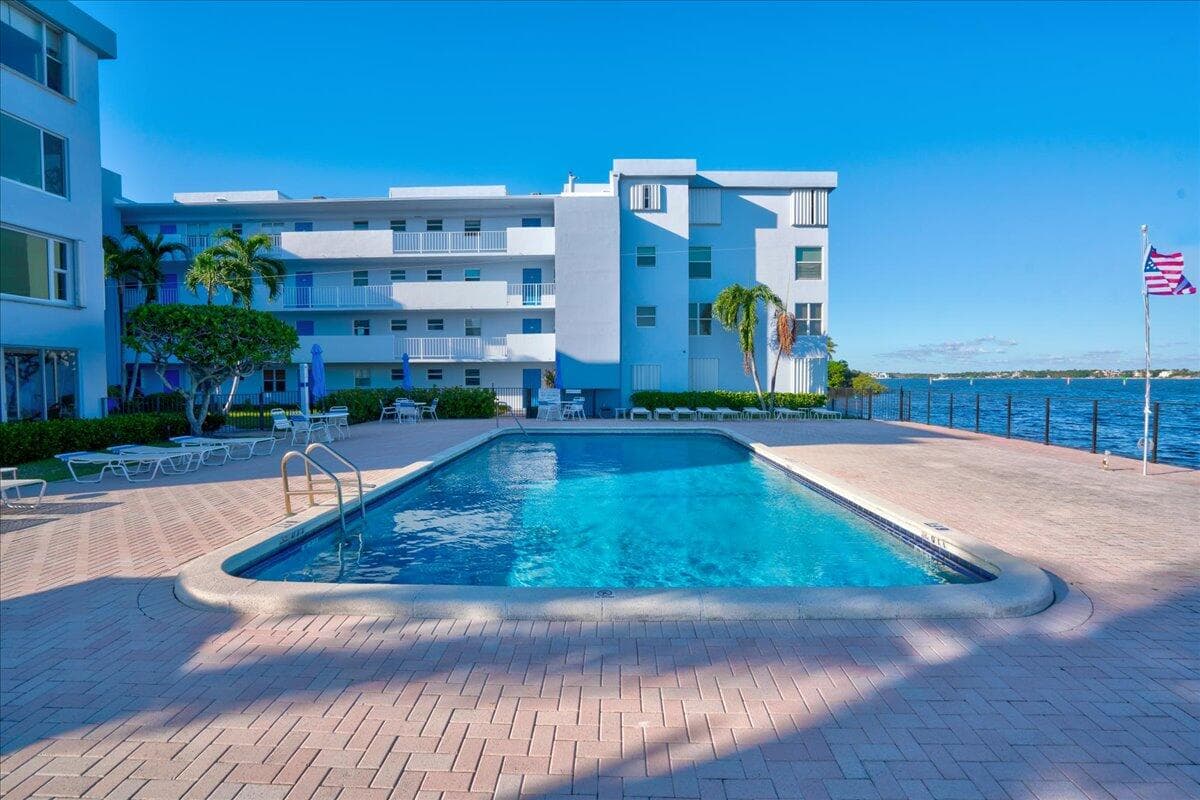 1810 New Palm Way 417, Boynton Beach, FL 33435