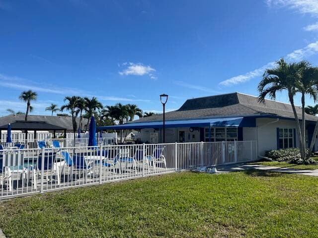 1157 S Drive Circle C, Delray Beach, FL 33445 17