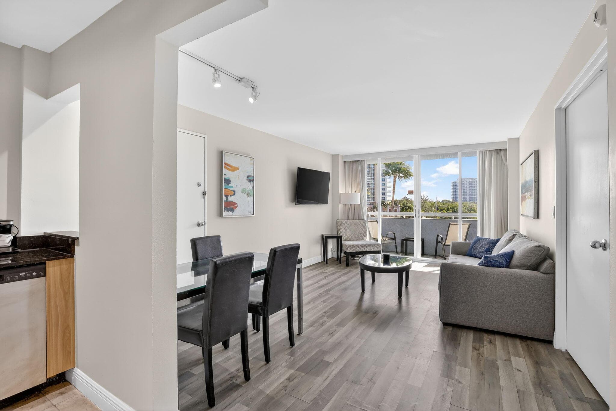 2670 E Sunrise Boulevard 320, Fort Lauderdale, FL 33304 2