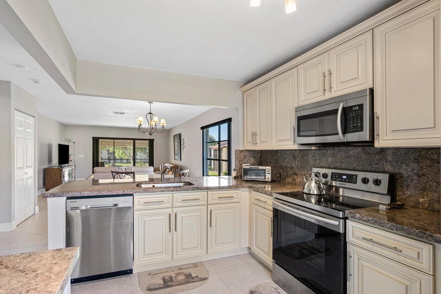 21863 Arriba Real 8-k, Boca Raton, FL 33433 8
