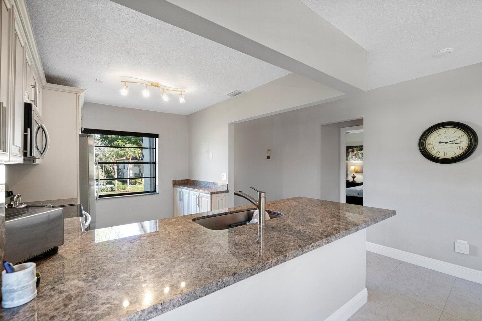 21863 Arriba Real 8-k, Boca Raton, FL 33433 9