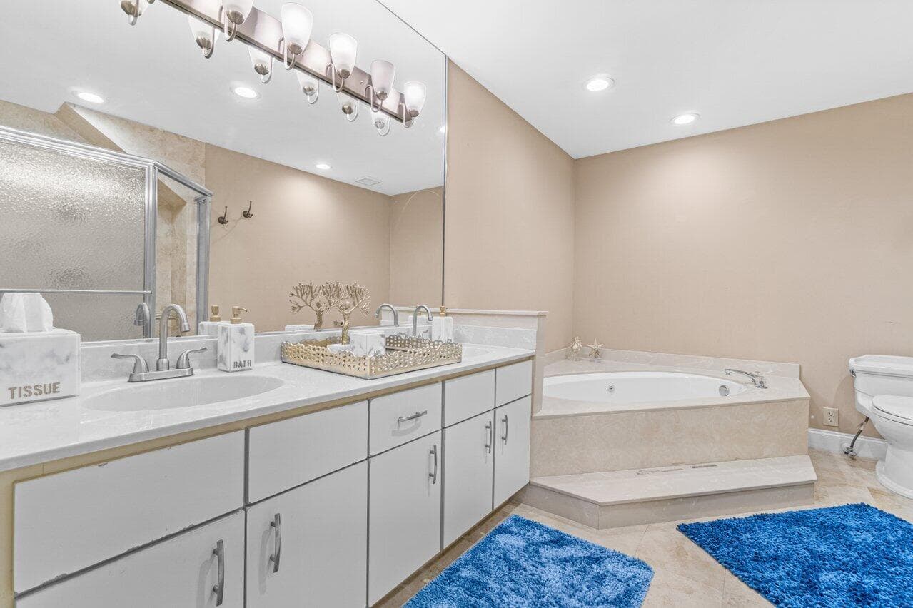17064 Boca Club Boulevard 3, Boca Raton, FL 33487 24