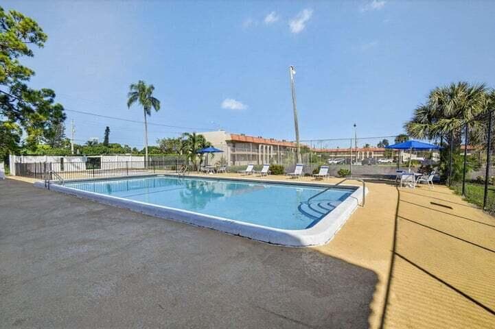 6094 Forest Hill Boulevard 106, West Palm Beach, FL 33415 5