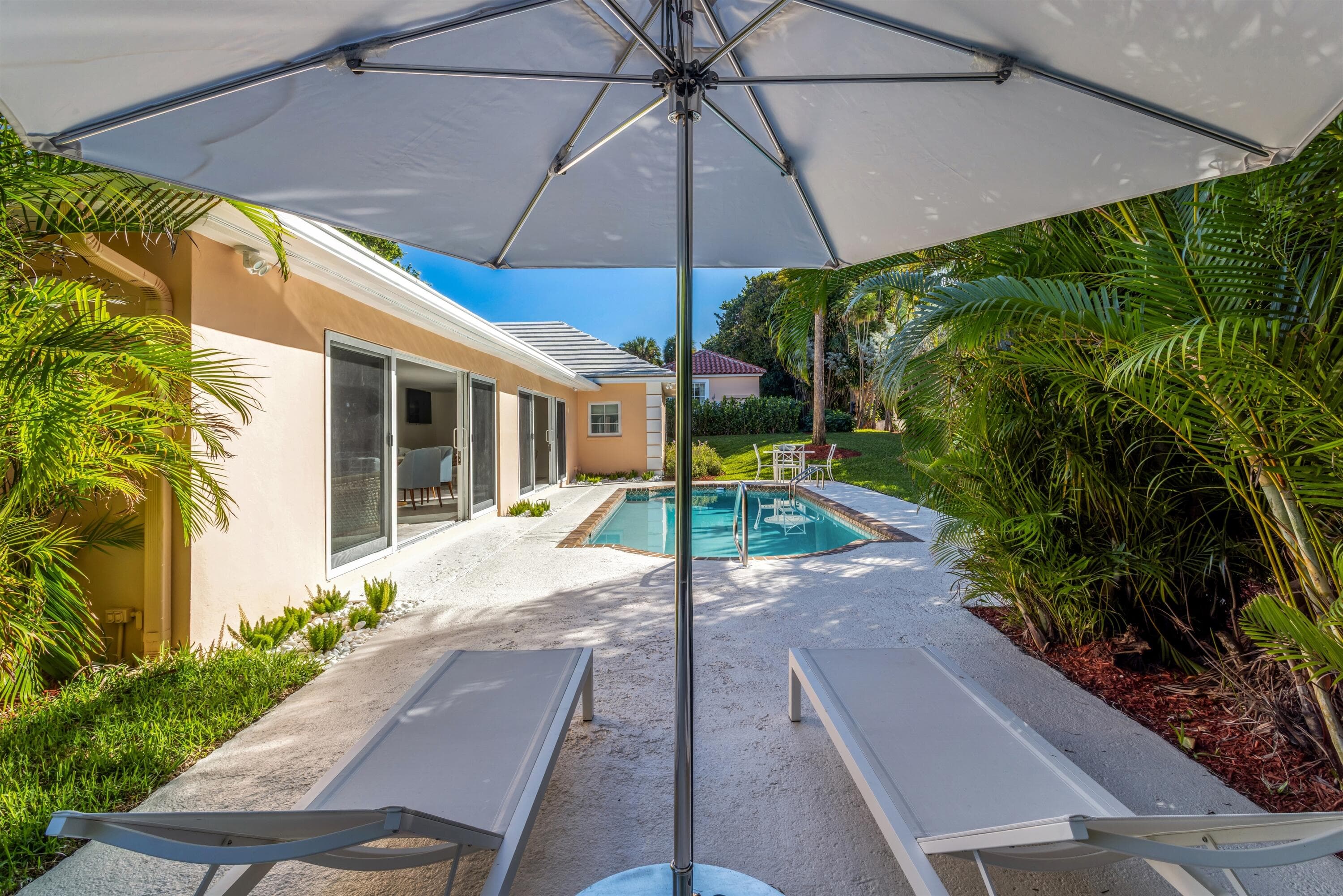 124 Woodbridge Road, Palm Beach, FL 33480 33