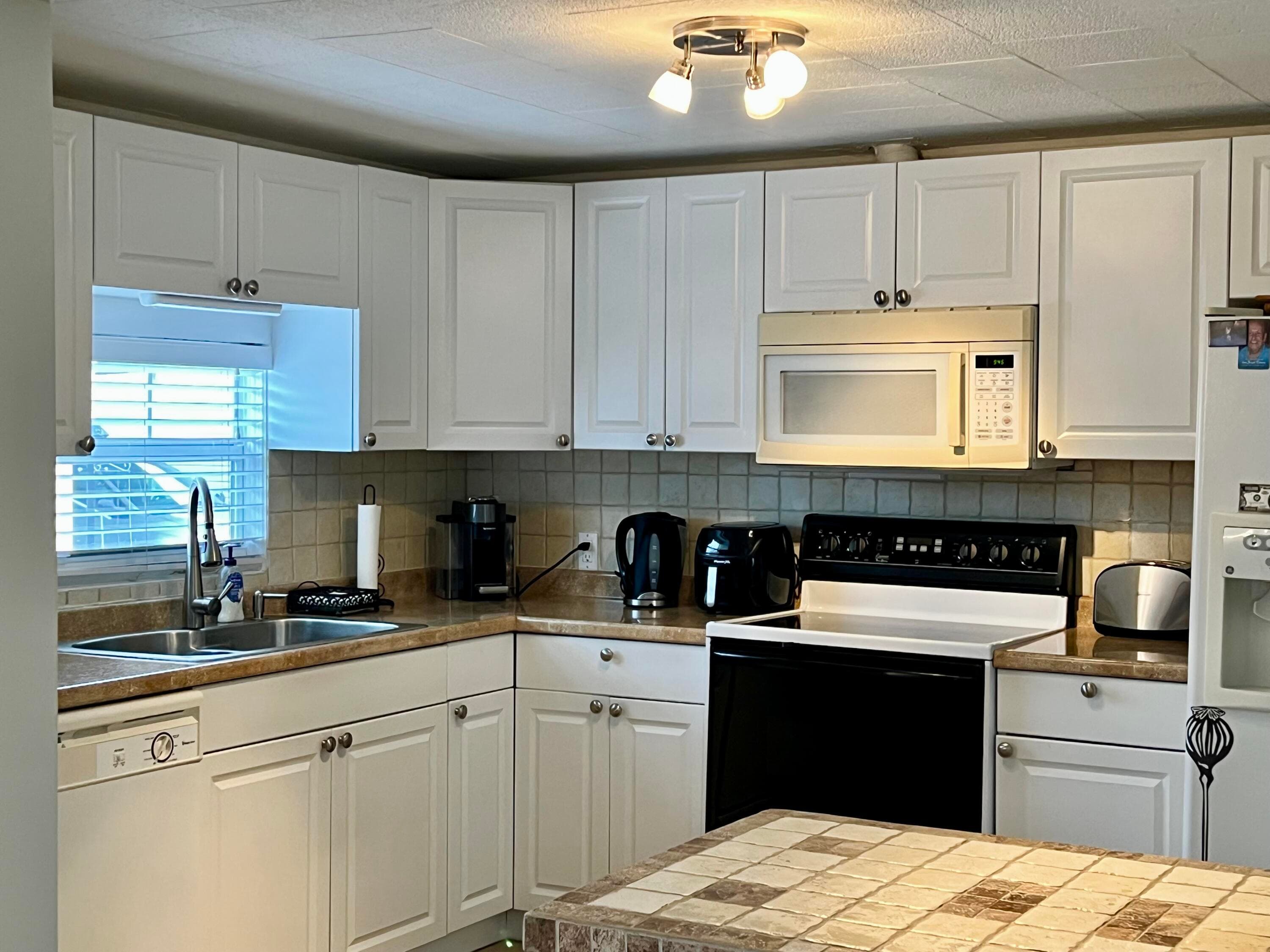 3325 South Street, Hollywood, FL 33021 3