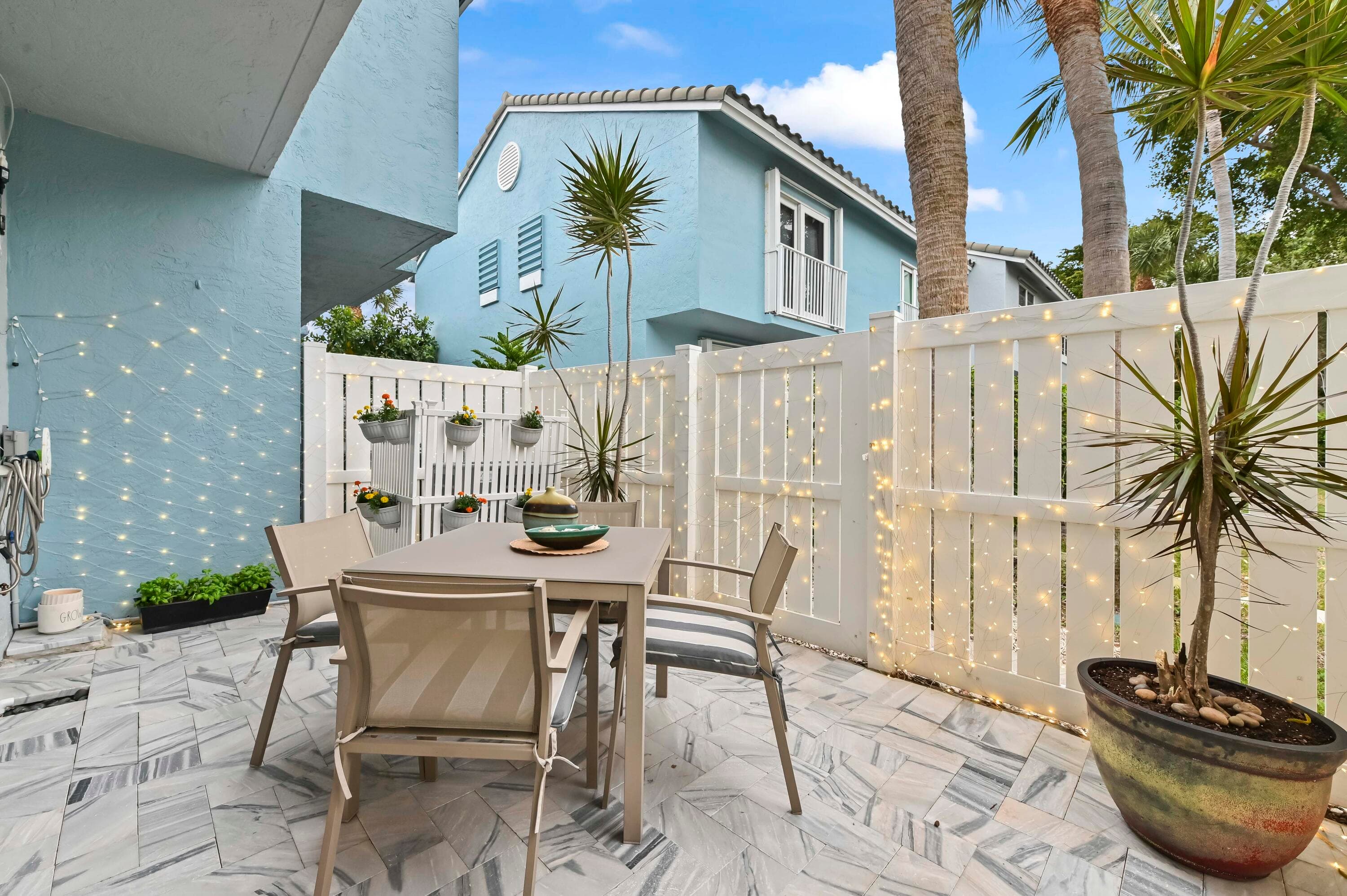 866 E Jeffery Street, Boca Raton, FL 33487 20