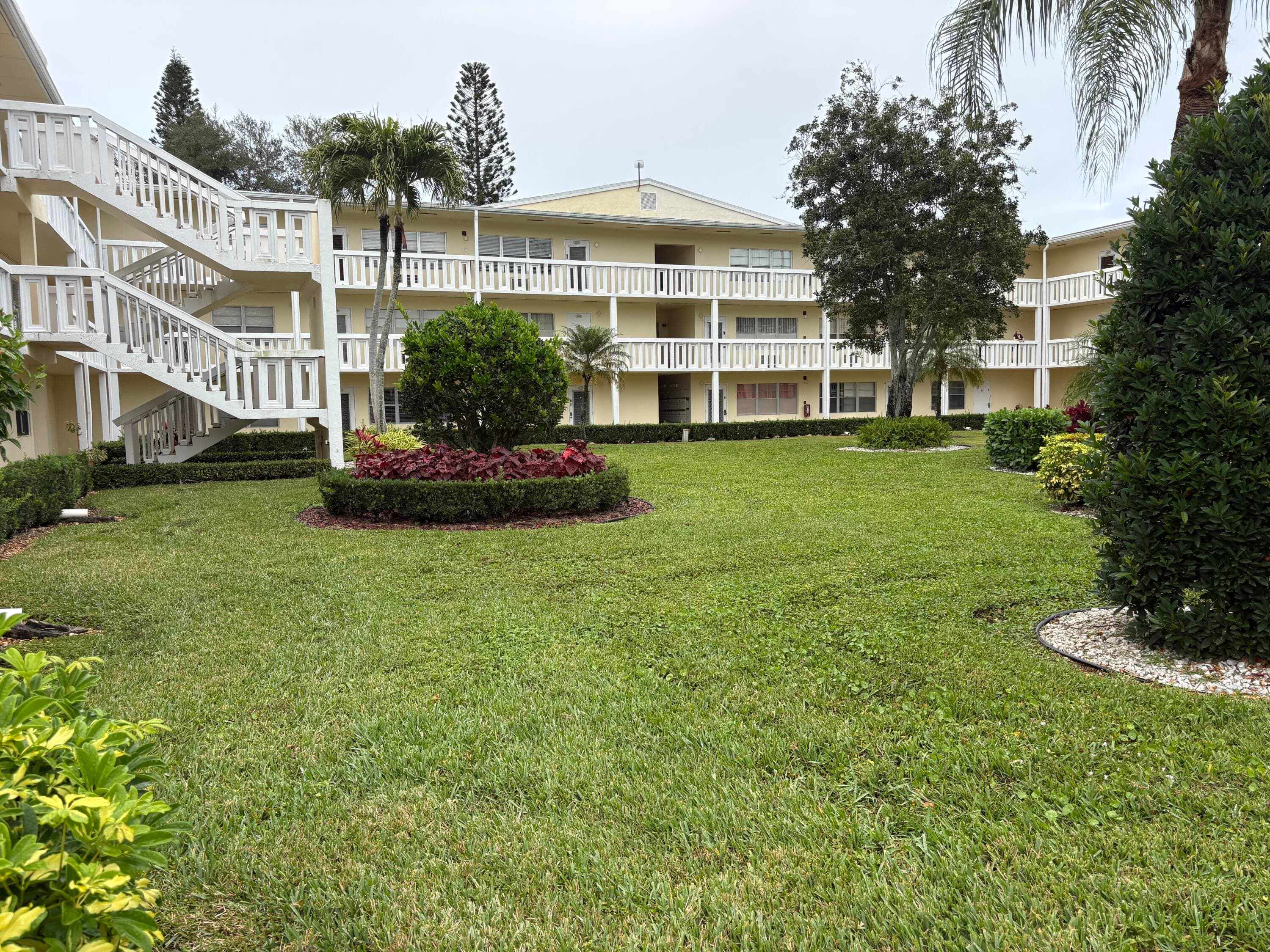186 Dorset E, Boca Raton, FL 33434 2