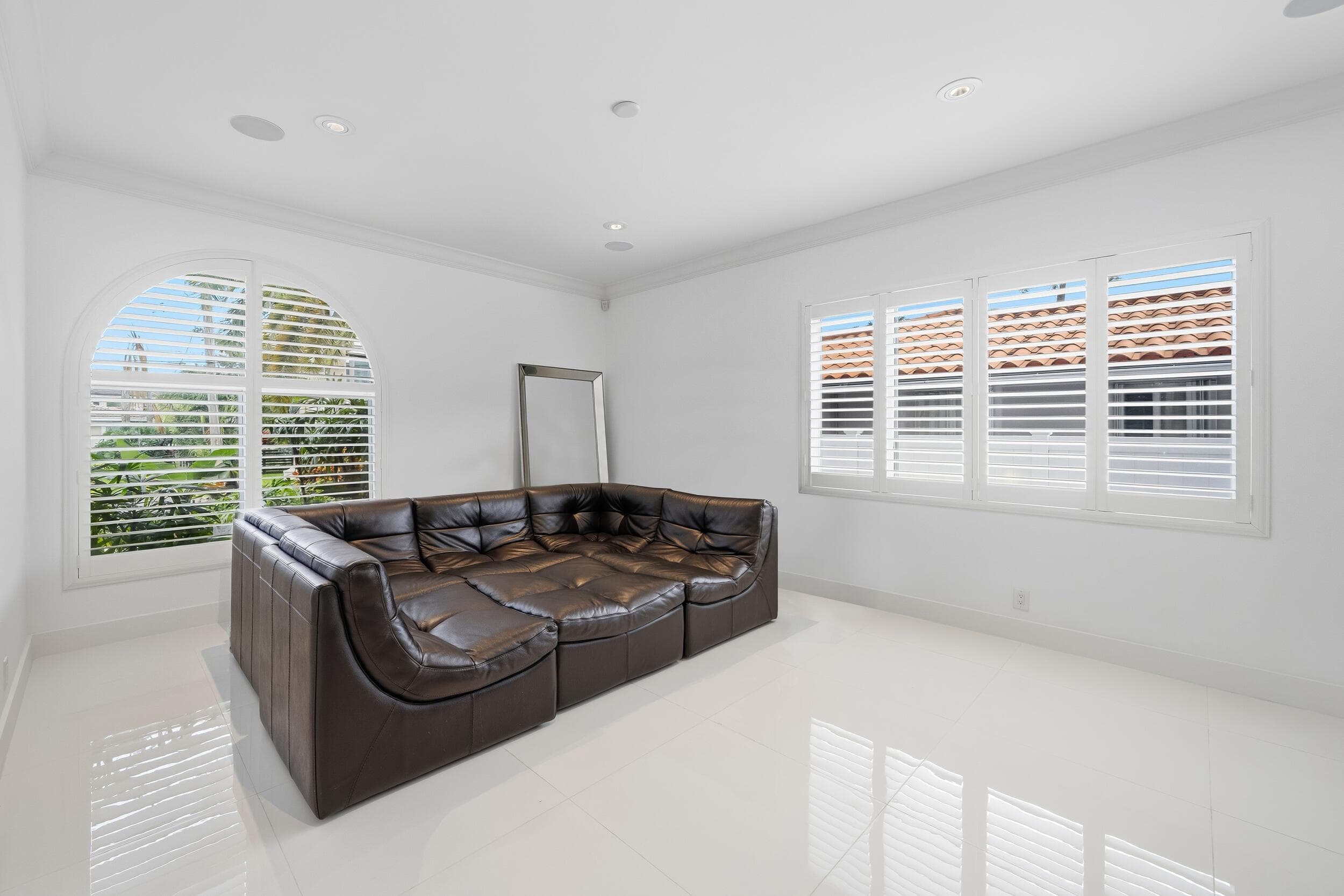 16430 NE 30th Avenue, North Miami Beach, FL 33160 48
