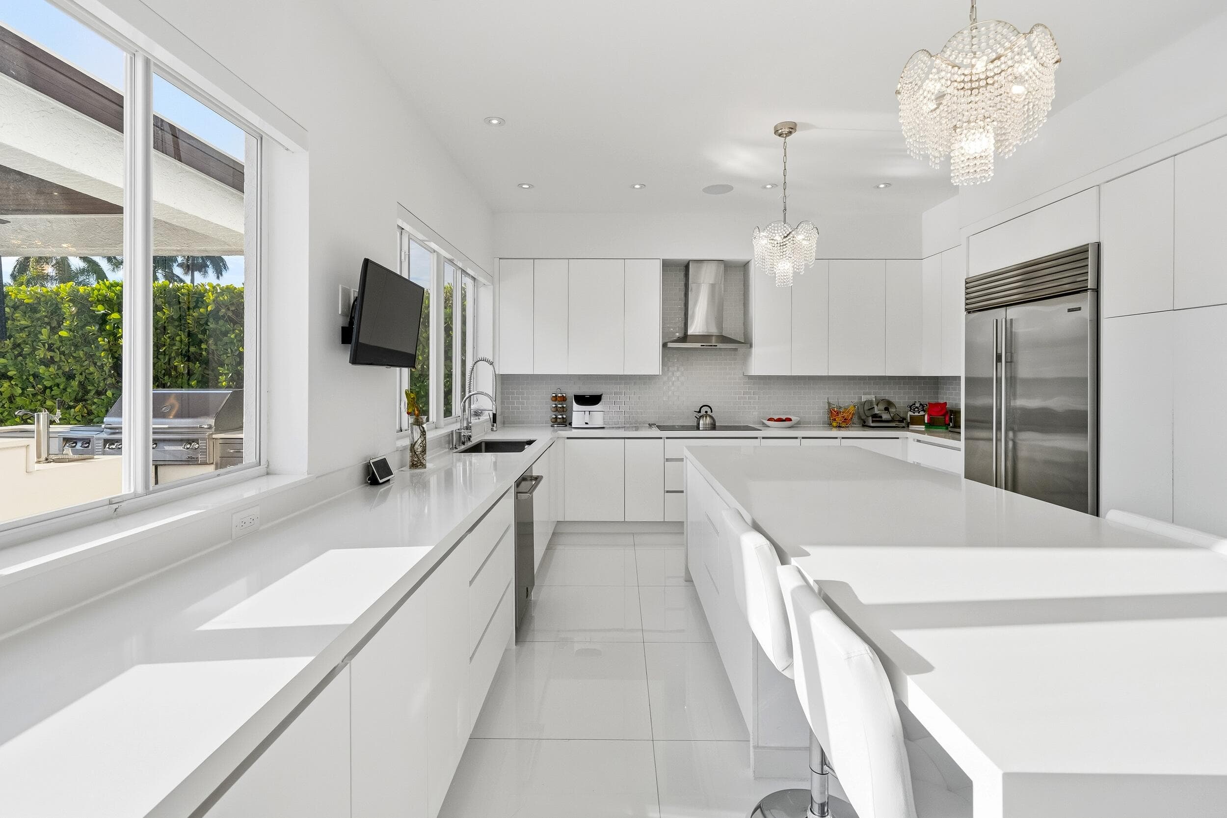 16430 NE 30th Avenue, North Miami Beach, FL 33160 18