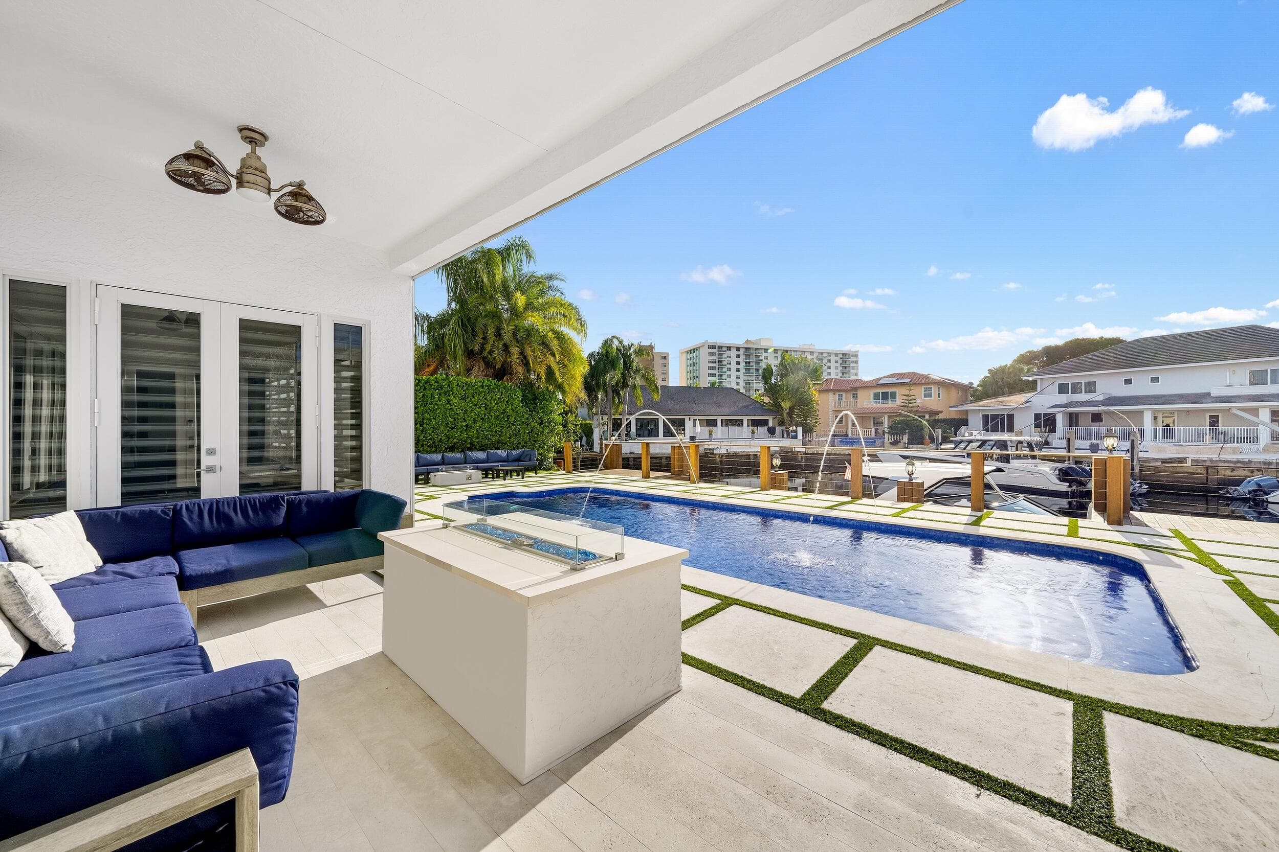 16430 NE 30th Avenue, North Miami Beach, FL 33160 55