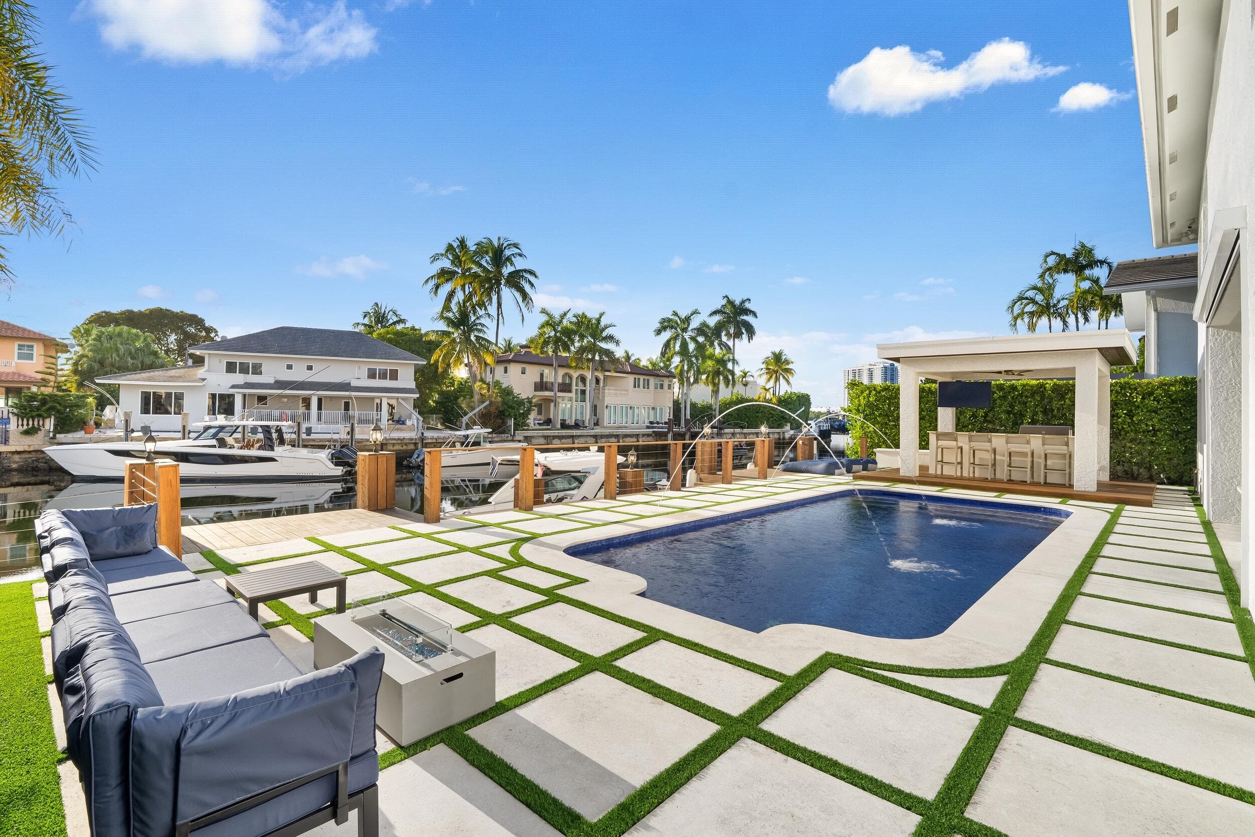16430 NE 30th Avenue, North Miami Beach, FL 33160 51