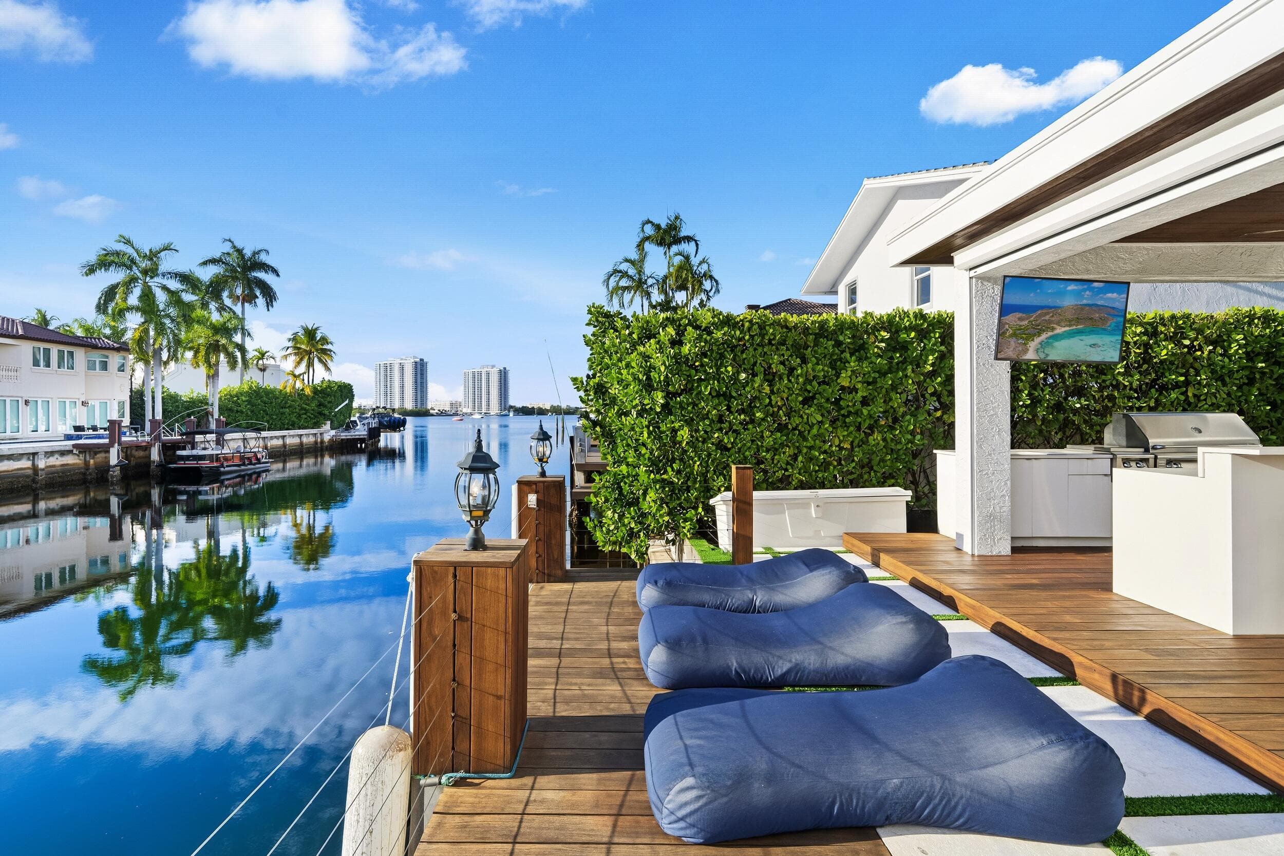 16430 NE 30th Avenue, North Miami Beach, FL 33160 58