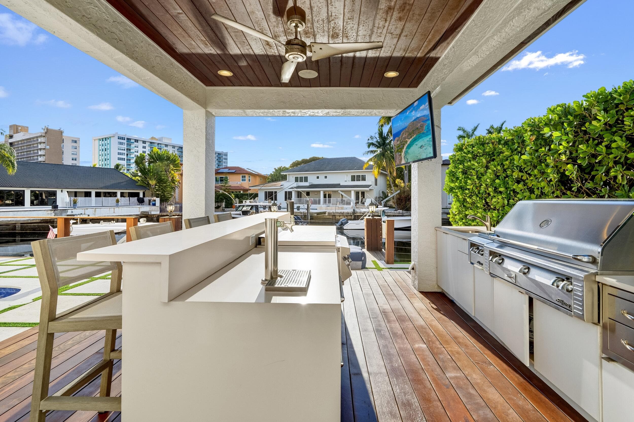 16430 NE 30th Avenue, North Miami Beach, FL 33160 54