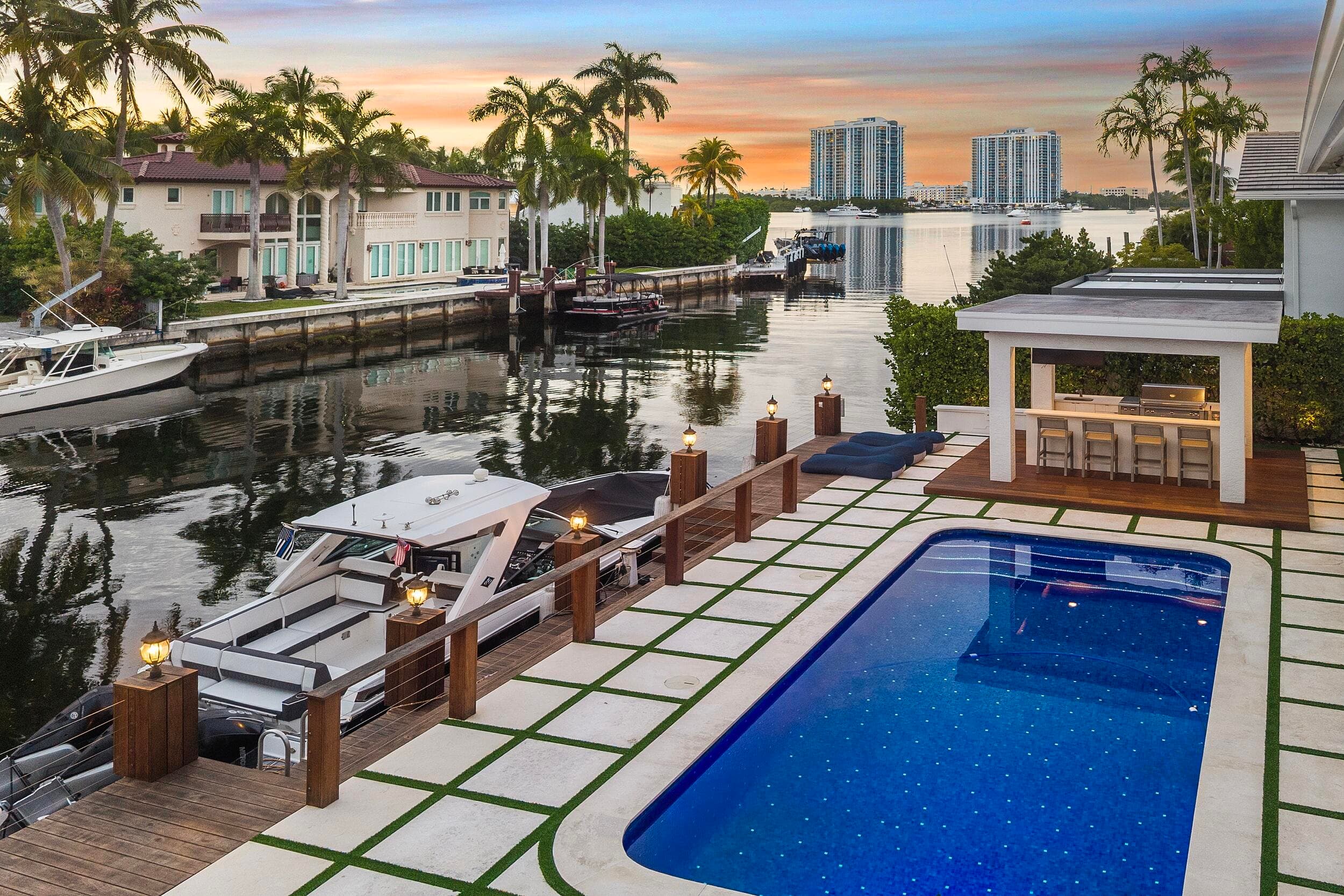 16430 NE 30th Avenue, North Miami Beach, FL 33160 4
