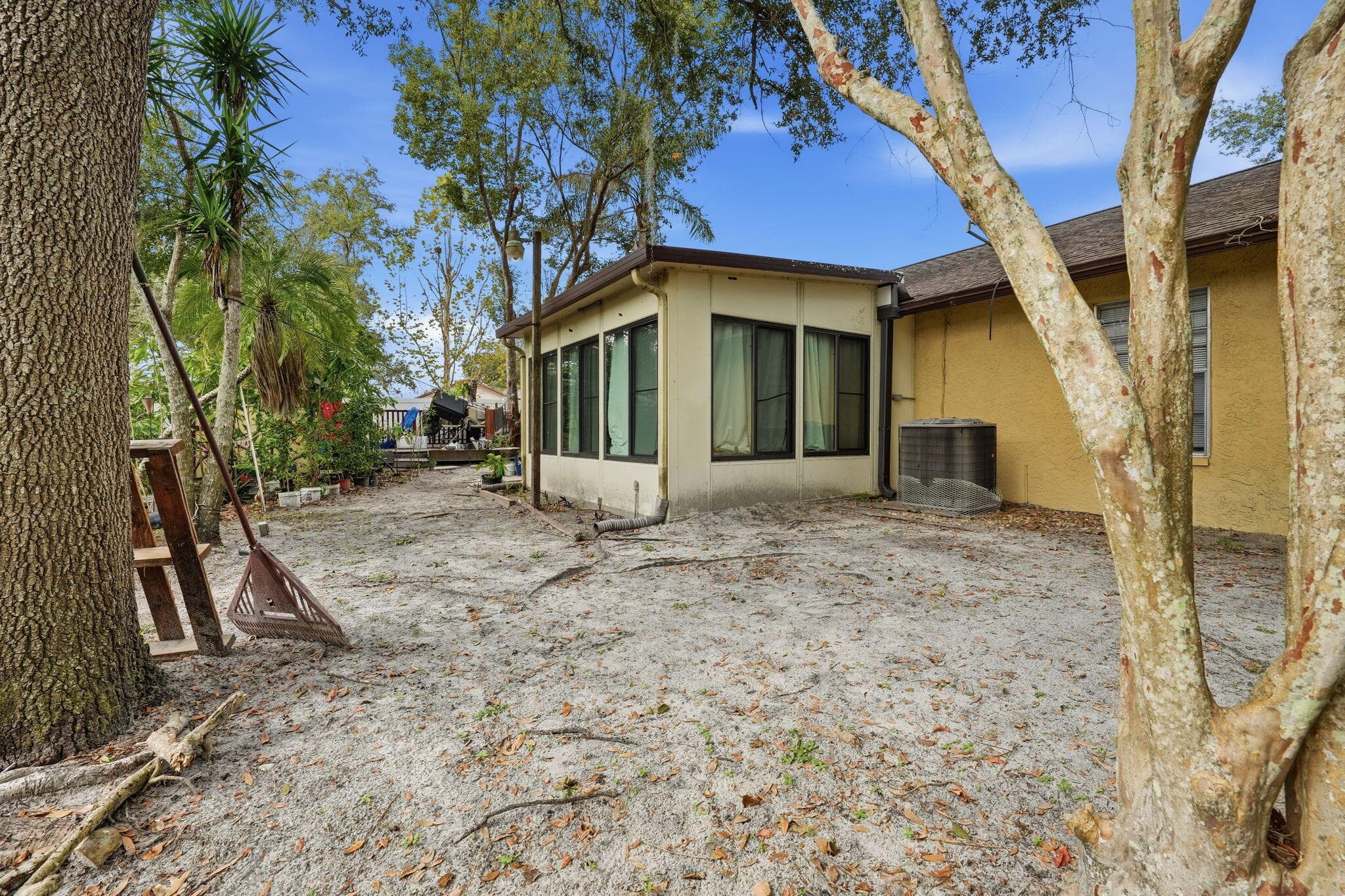 7605 N Sanibel Circle, Tampa, FL 33637 8