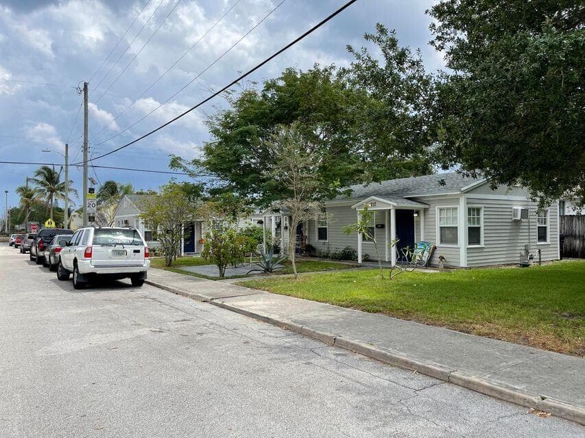 717 8th Avenue N, Lake Worth Beach, FL 33460 18