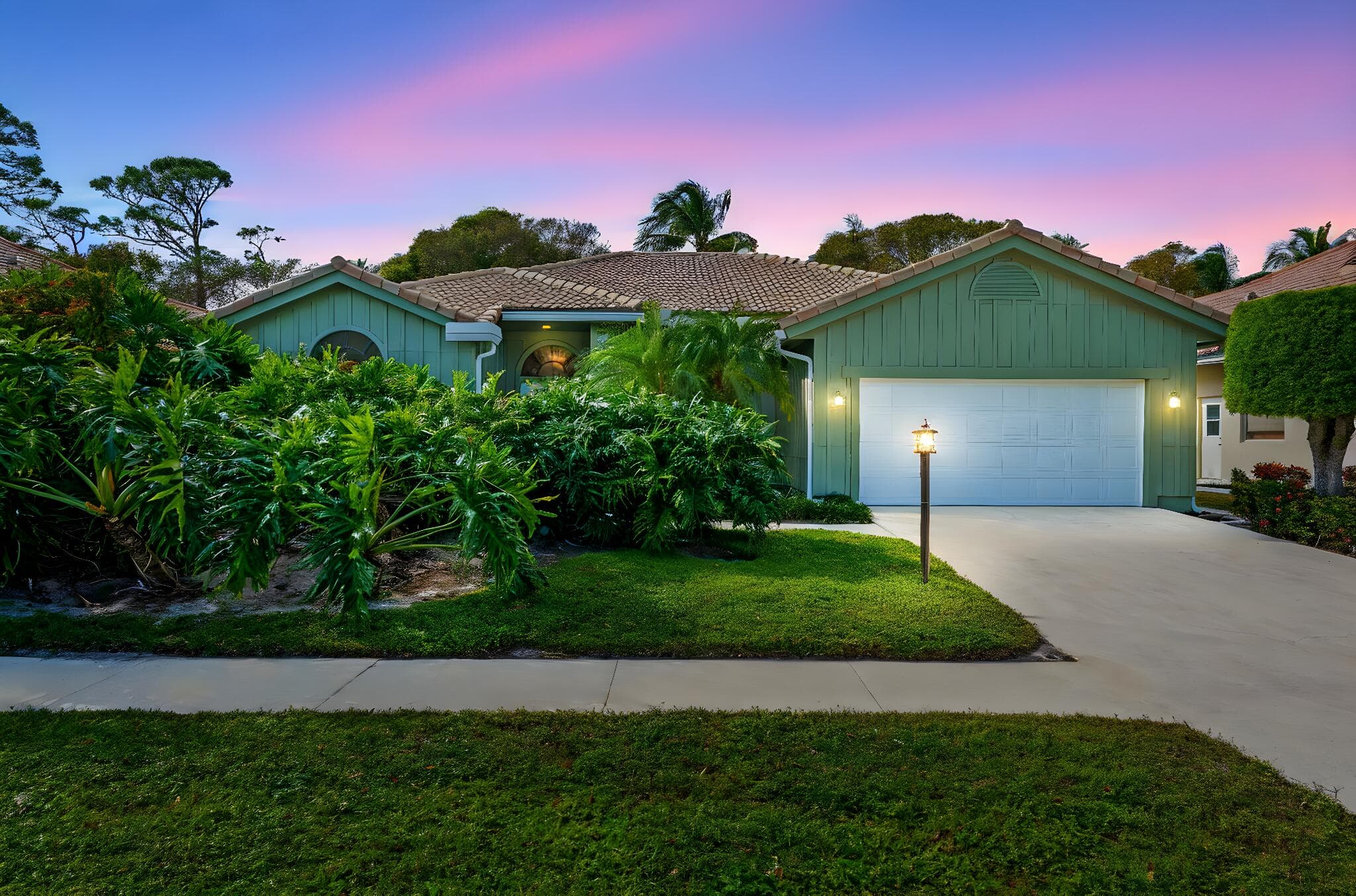 9055 Cypress Hollow Drive, Palm Beach Gardens, FL 33418 2