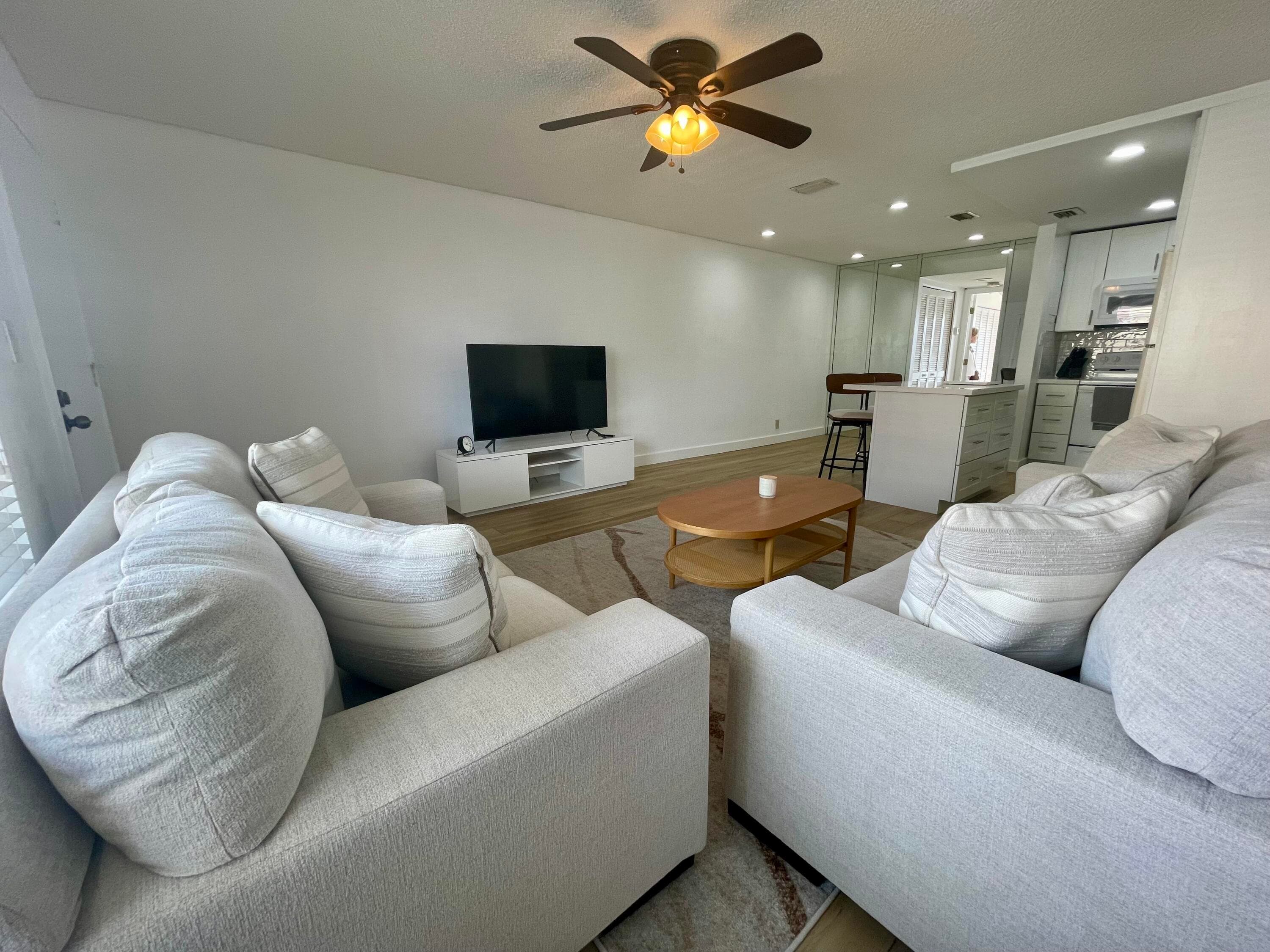 1100 Crystal Lake Drive 207, Deerfield Beach, FL 33064 6