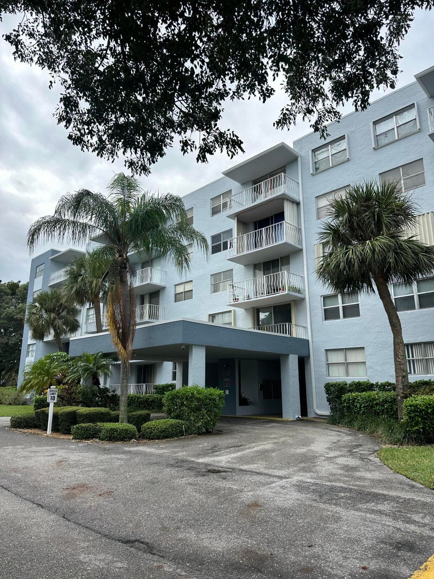 500 Executive Center Drive 3h, West Palm Beach, FL 33401 2