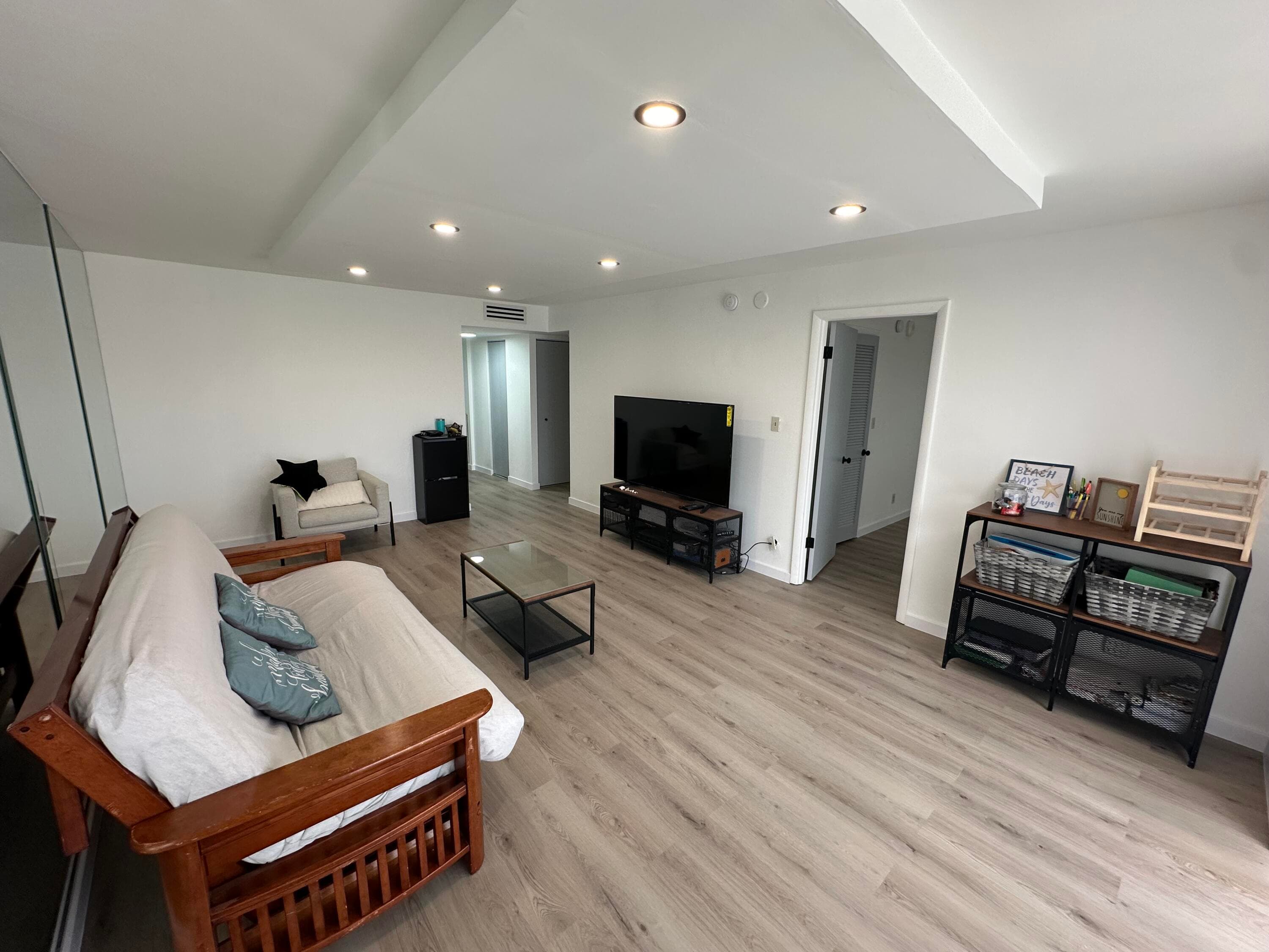 500 Executive Center Drive 3h, West Palm Beach, FL 33401 4
