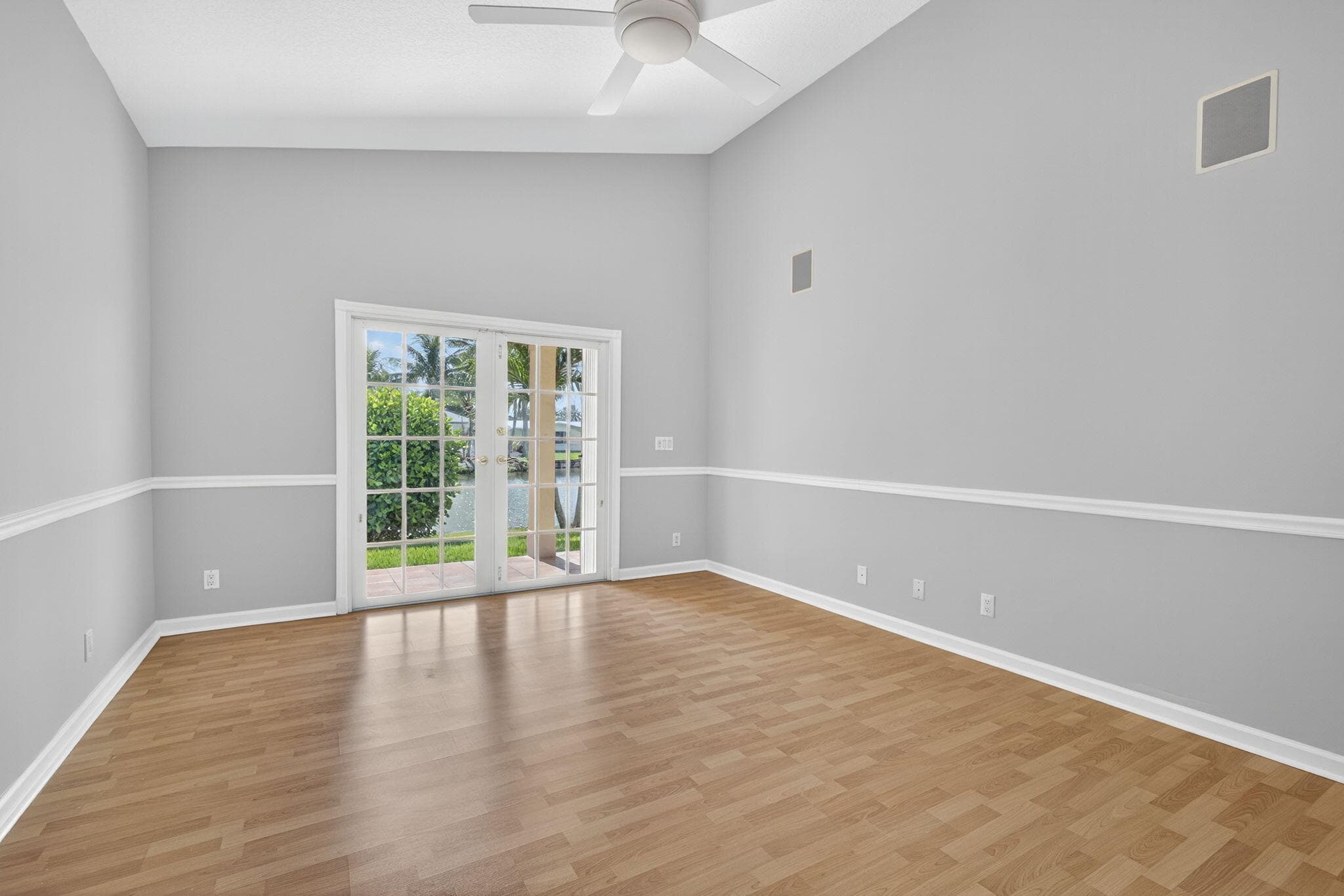 1052 W Shore Drive, West Palm Beach, FL 33406 27