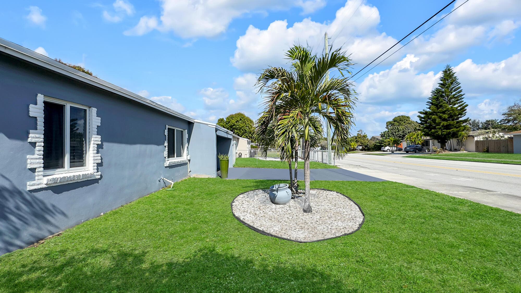 3331 Lake Avenue, West Palm Beach, FL 33405 24
