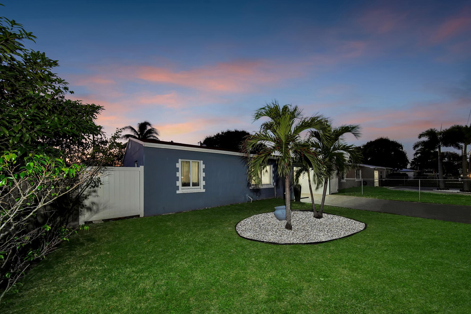 3331 Lake Avenue, West Palm Beach, FL 33405 29