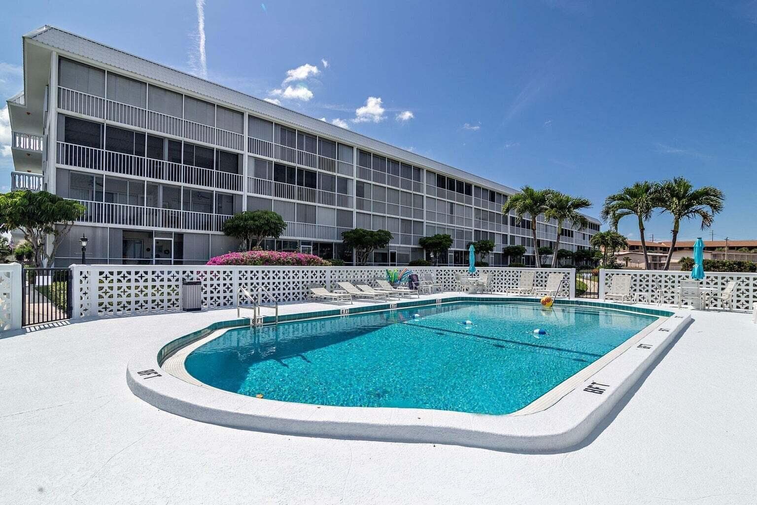 907 Marina Drive 402, North Palm Beach, FL 33408 17