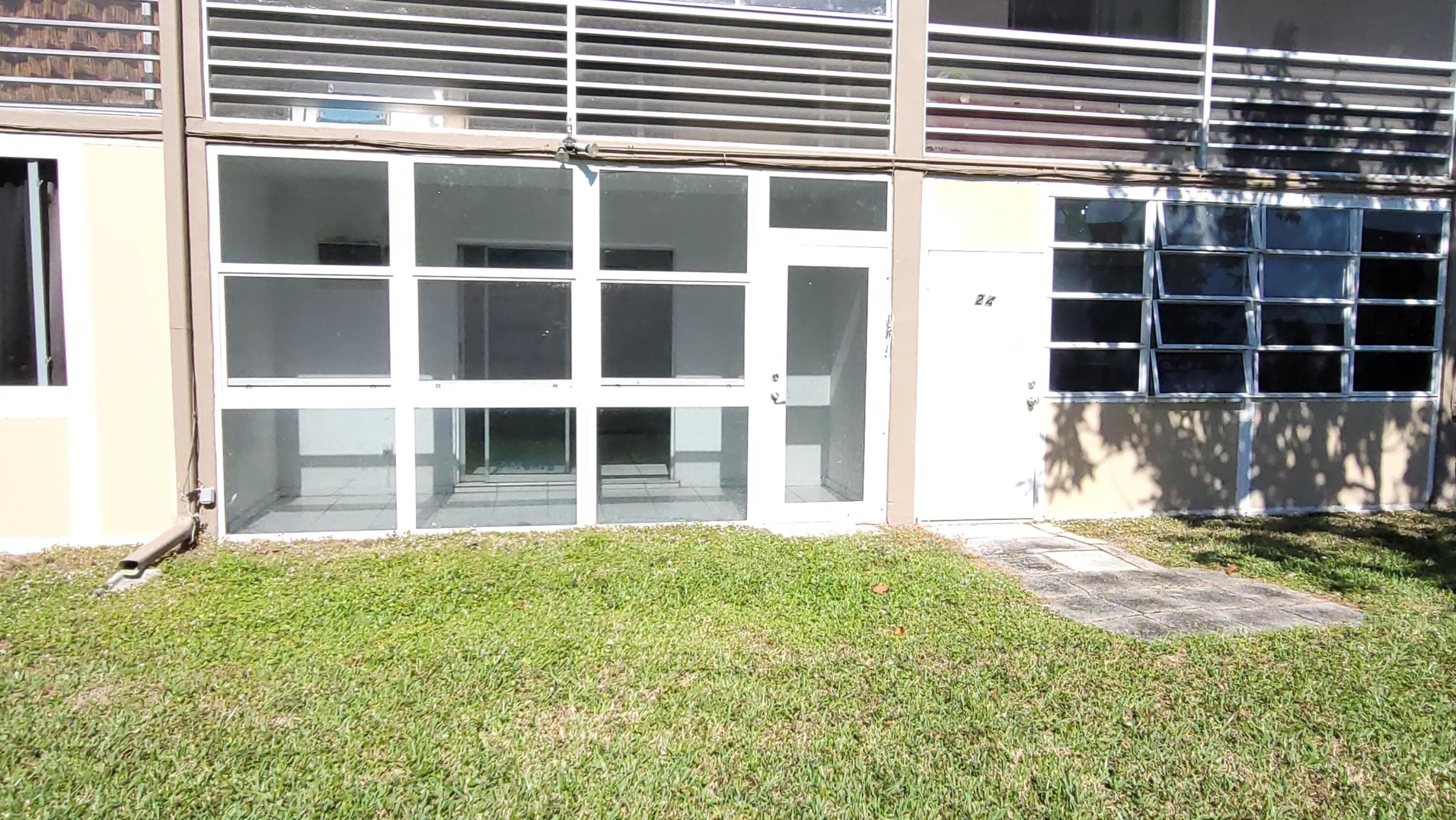 23 Kingswood B, West Palm Beach, FL 33417 13