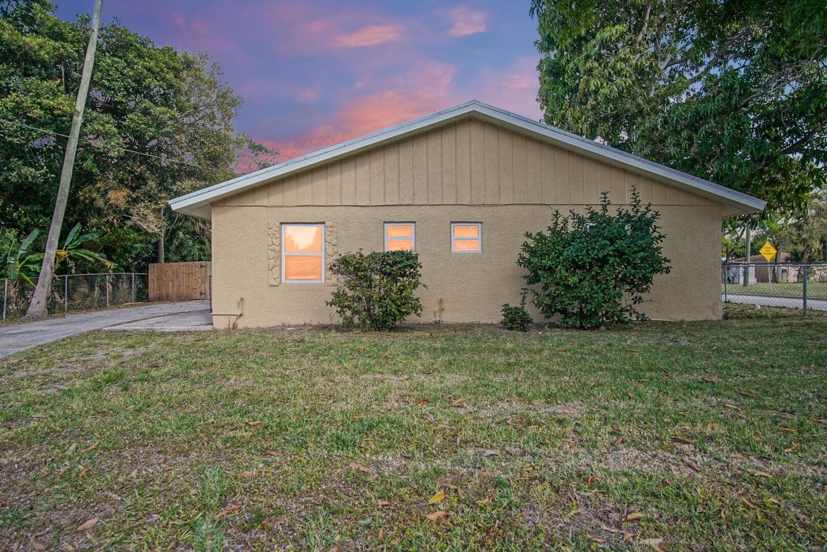 1002 Avenue E E, Fort Pierce, FL 34950