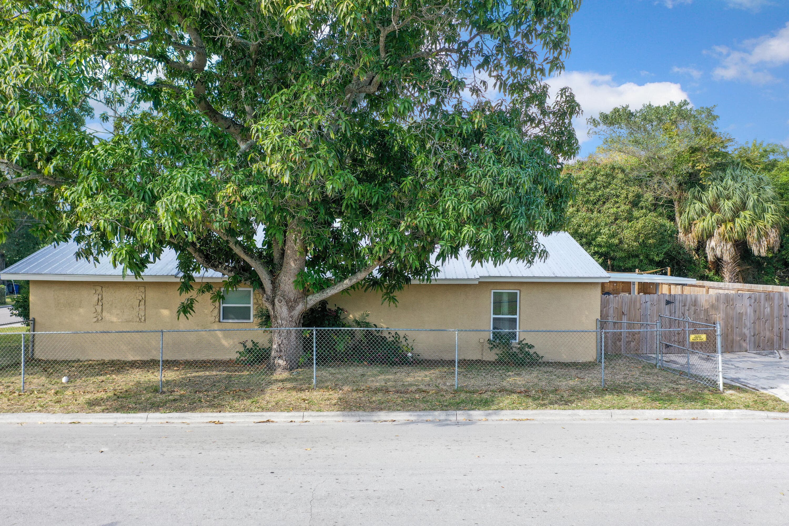 1002 Avenue E E, Fort Pierce, FL 34950 26