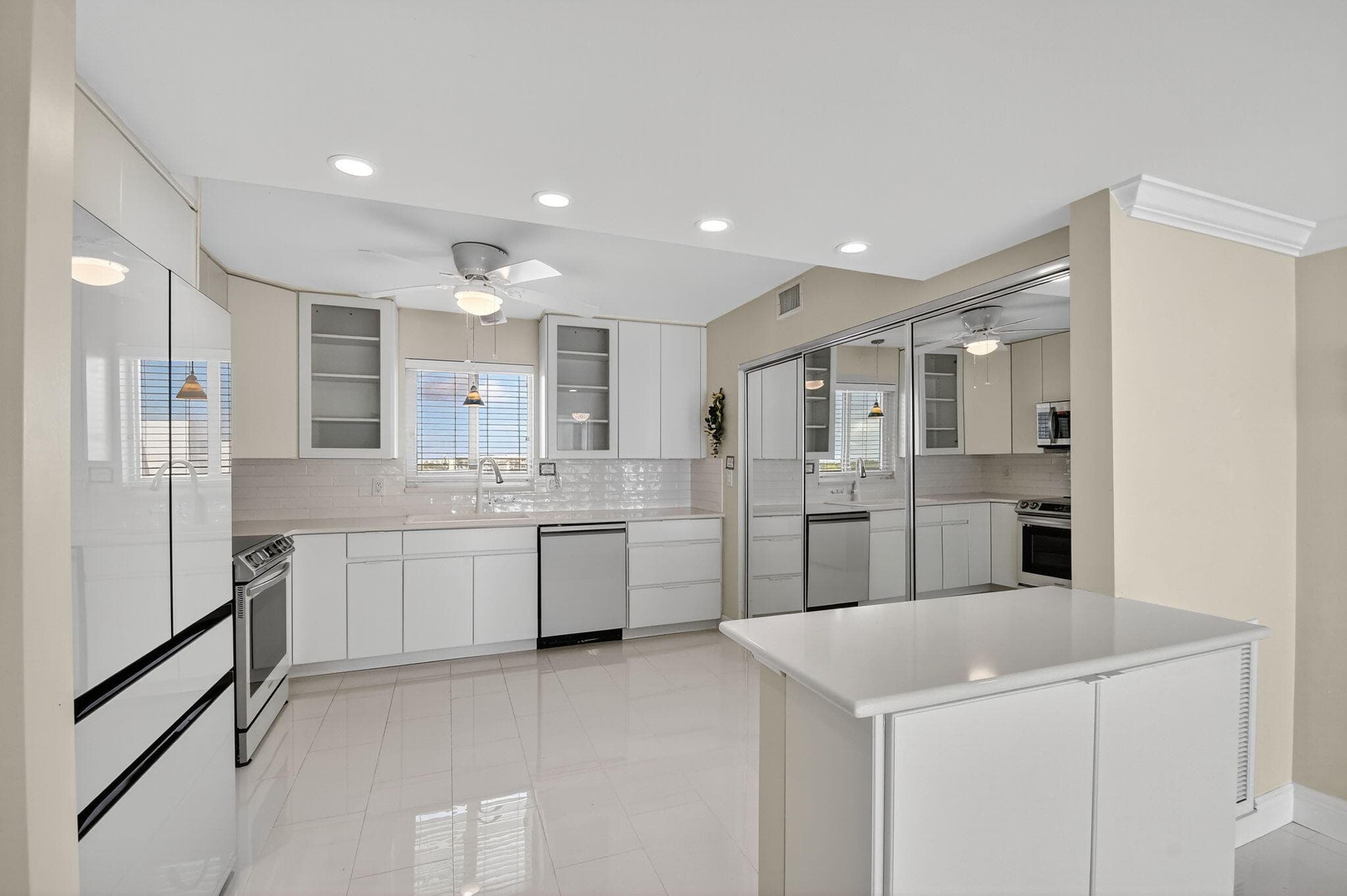 301 Lake Shore Drive 711, Lake Park, FL 33403 19