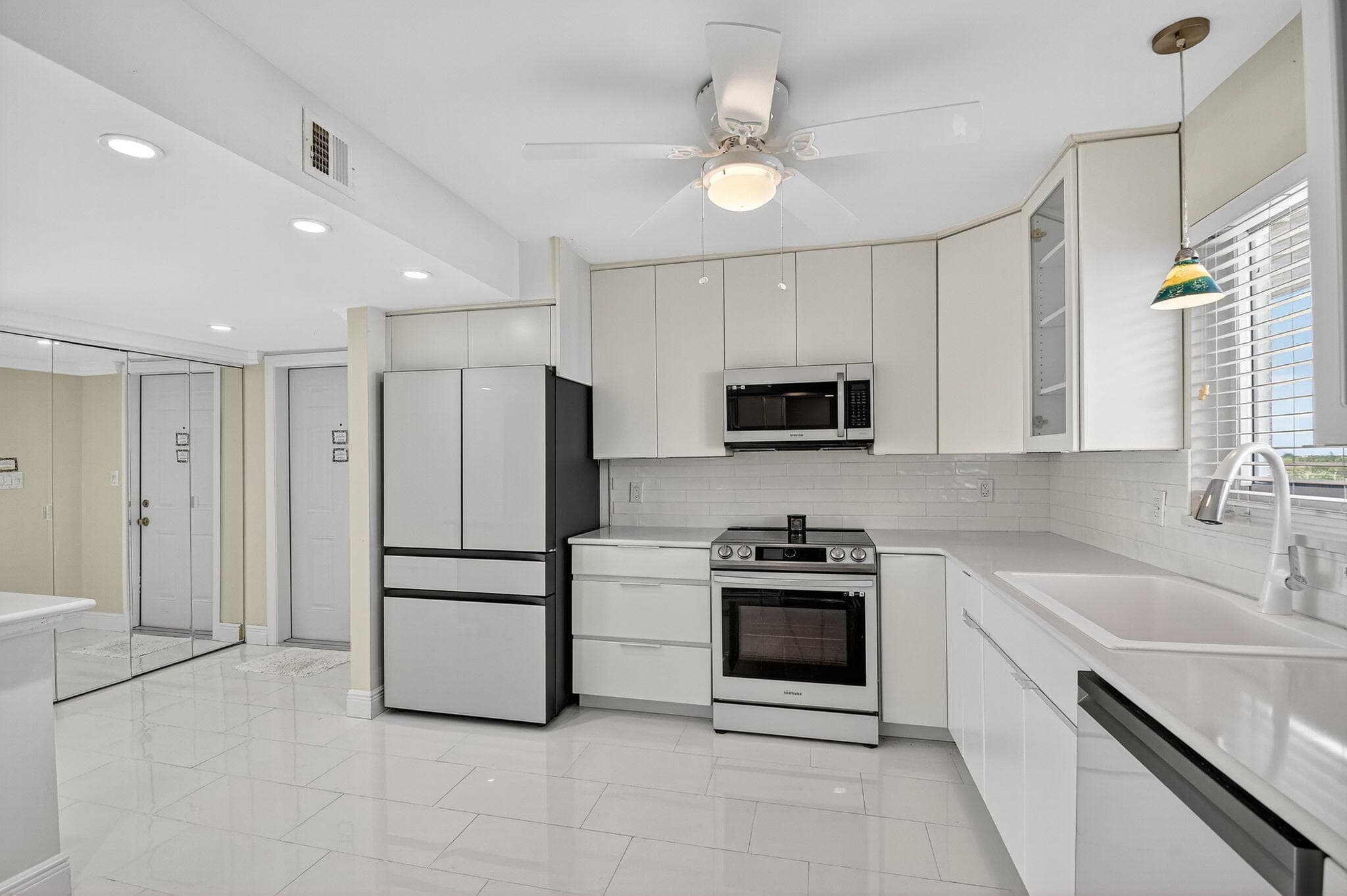 301 Lake Shore Drive 711, Lake Park, FL 33403 22