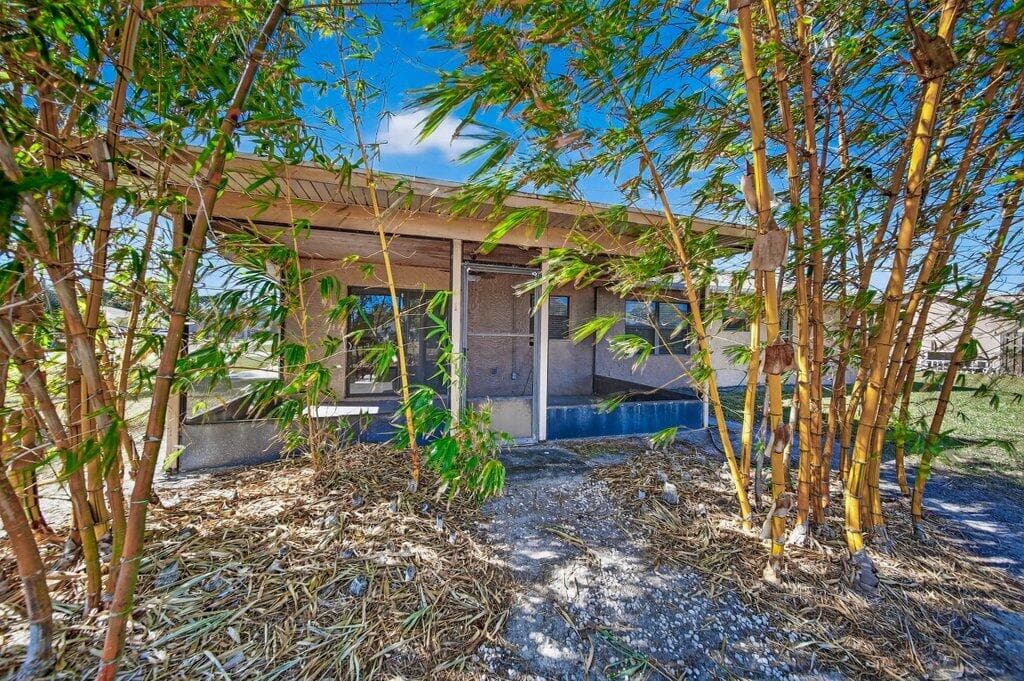 2097 SE Mantua Street, Port St. Lucie, FL 34952 18