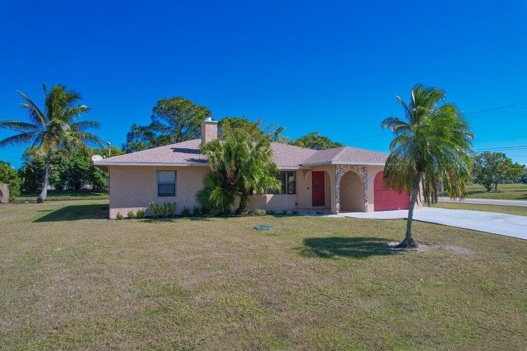 2097 SE Mantua Street, Port St. Lucie, FL 34952 2