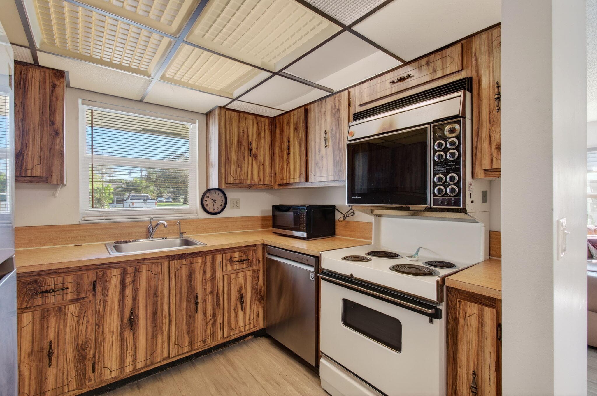 5392 Lakefront Boulevard A, Delray Beach, FL 33484 9