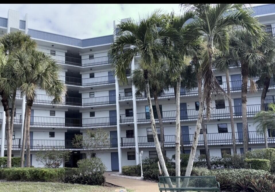 4640 Lucerne Lakes Boulevard W 605, Lake Worth, FL 33467