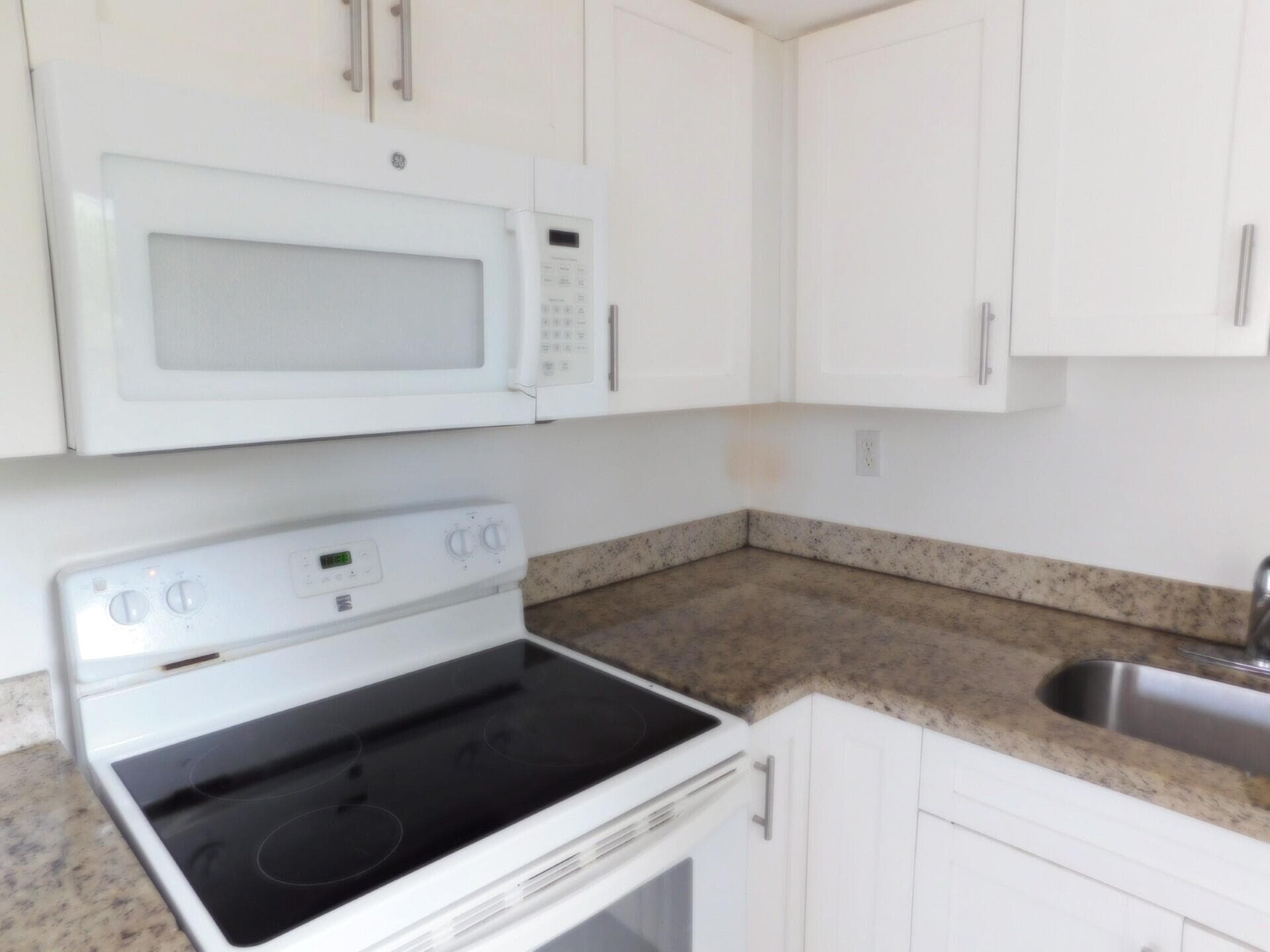 825 NE 6th Street 1-7, Fort Lauderdale, FL 33304 27