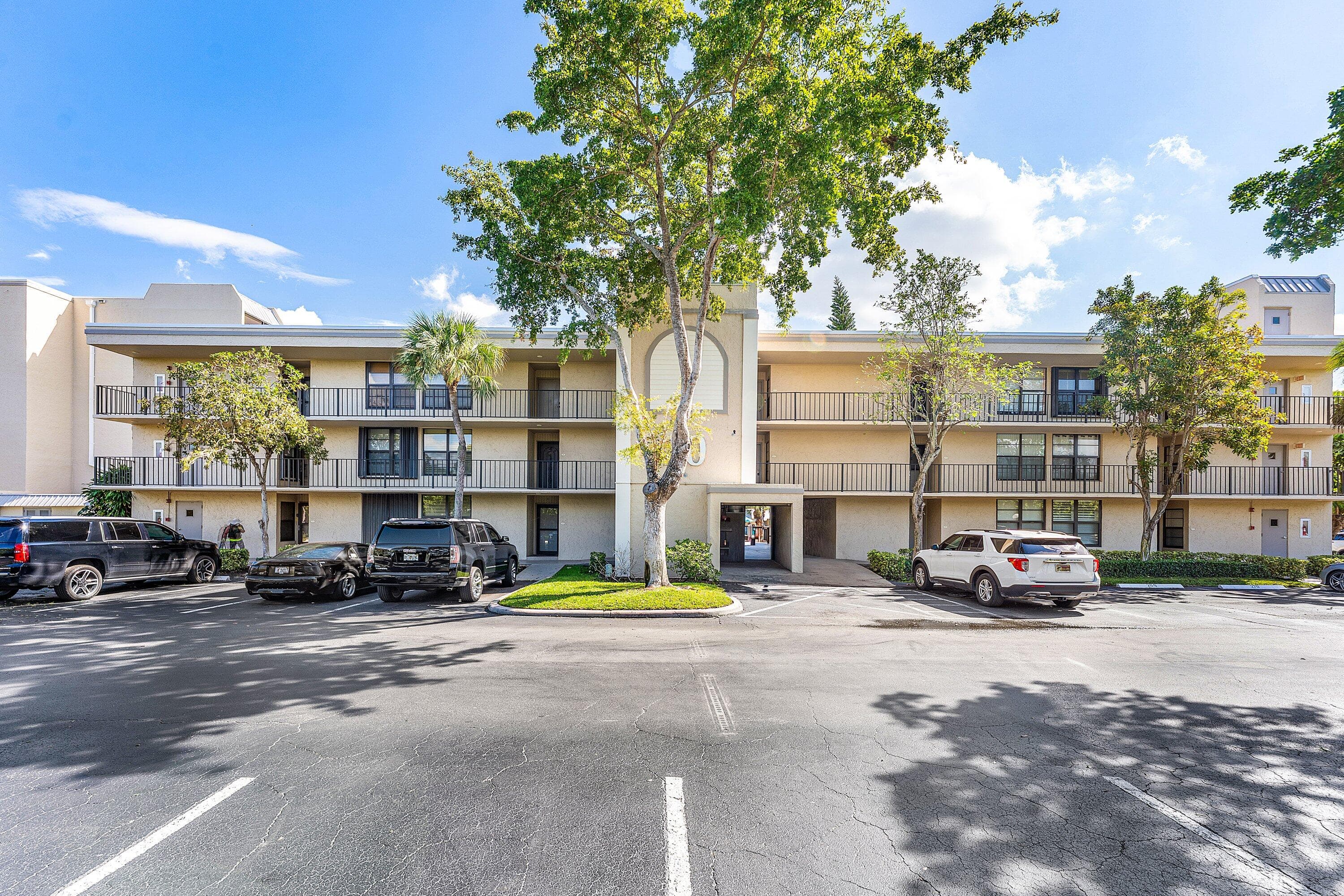 10 Royal Palm Way 203, Boca Raton, FL 33432
