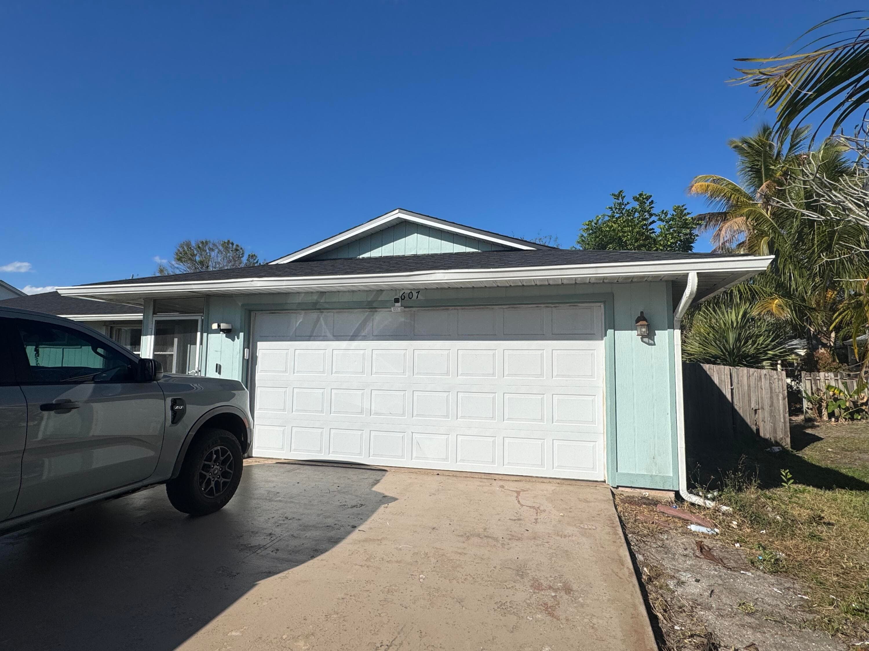 607 SE Dean Terrace, Port St. Lucie, FL 34984 2