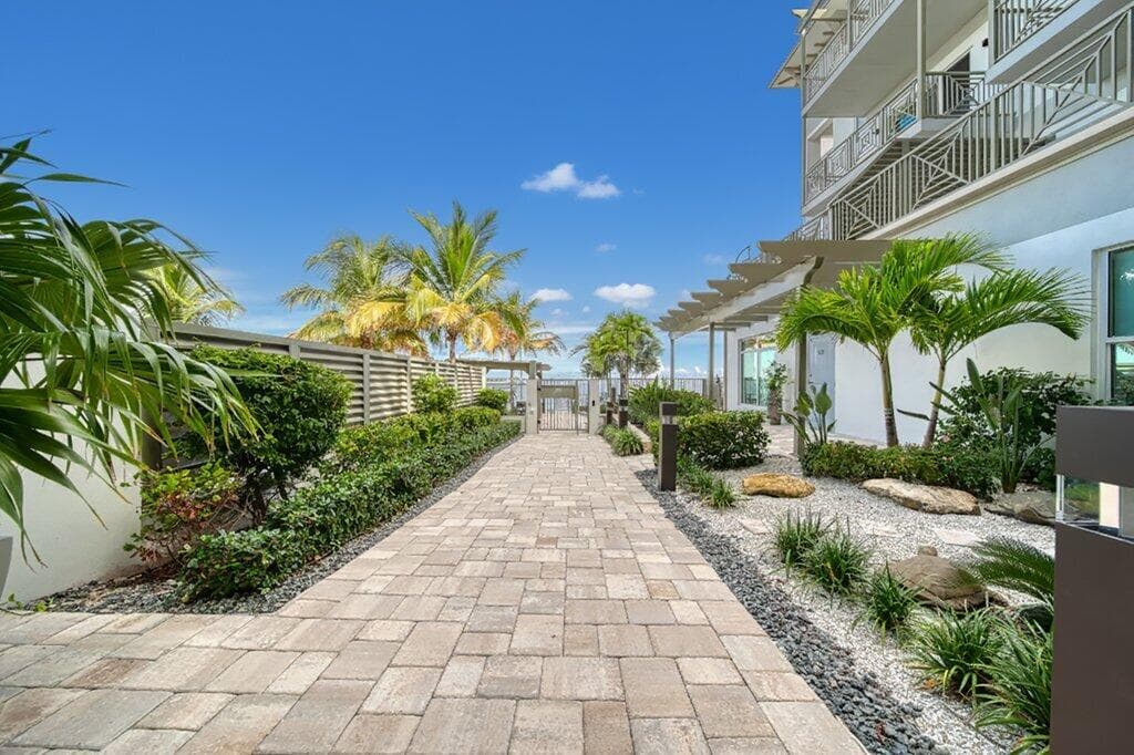 41 SW Seminole Street 306, Stuart, FL 34994 32