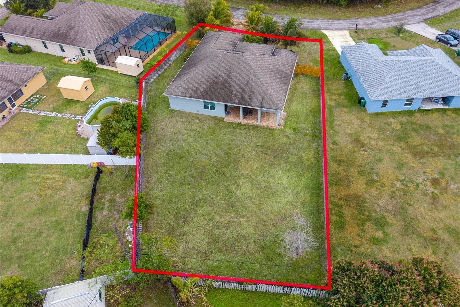 562 SW Souris Avenue, Port St. Lucie, FL 34953 38