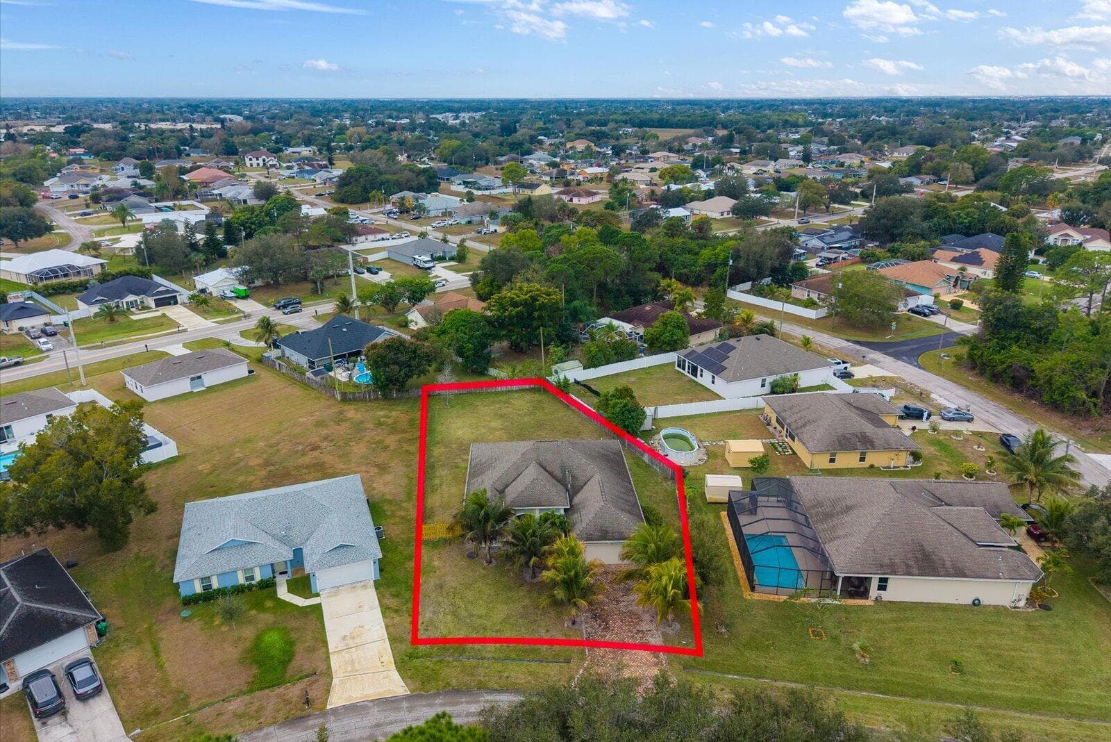 562 SW Souris Avenue, Port St. Lucie, FL 34953 40
