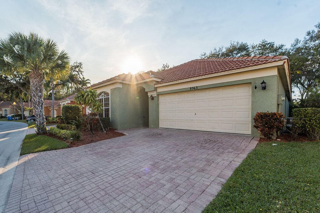8063 Via Hacienda, Riviera Beach, FL 33418 2